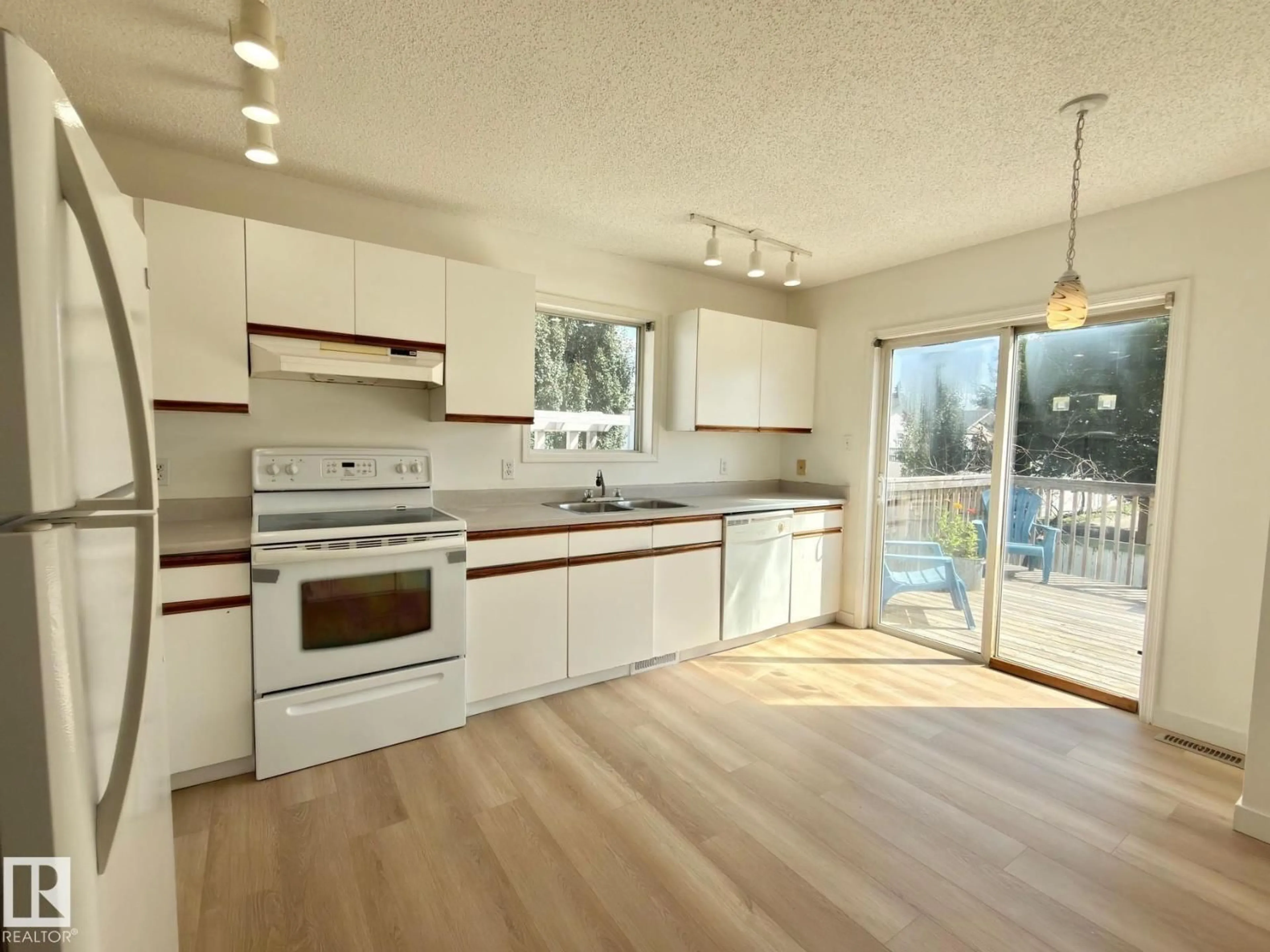 Open concept kitchen, unknown for 72 ASPENGLEN PL, Spruce Grove Alberta T7X3J9
