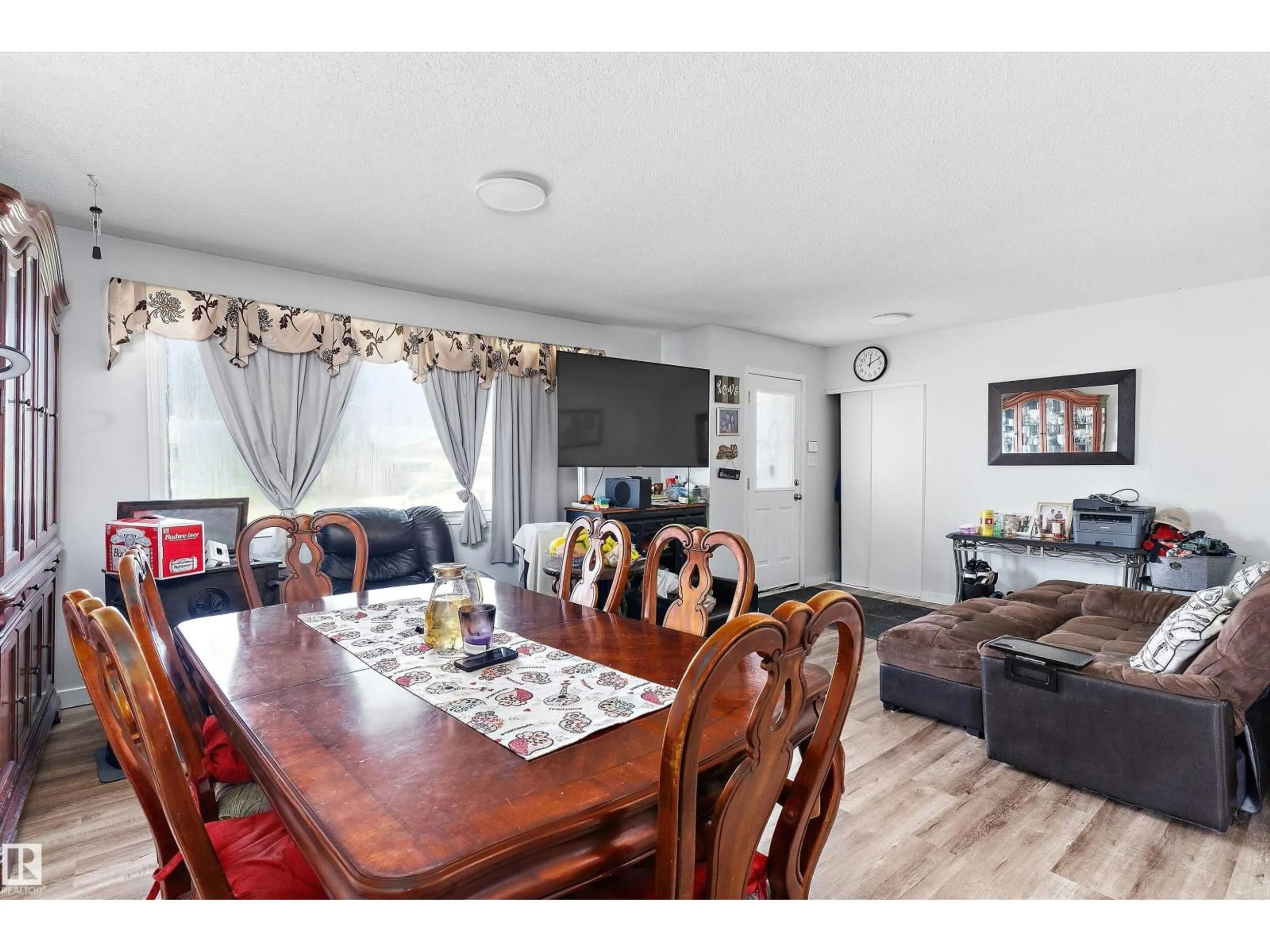 Dining room, wood/laminate floor for 5815 136 AV, Edmonton Alberta T5A0N4