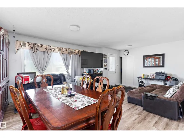 5815 136 AV, Edmonton 5