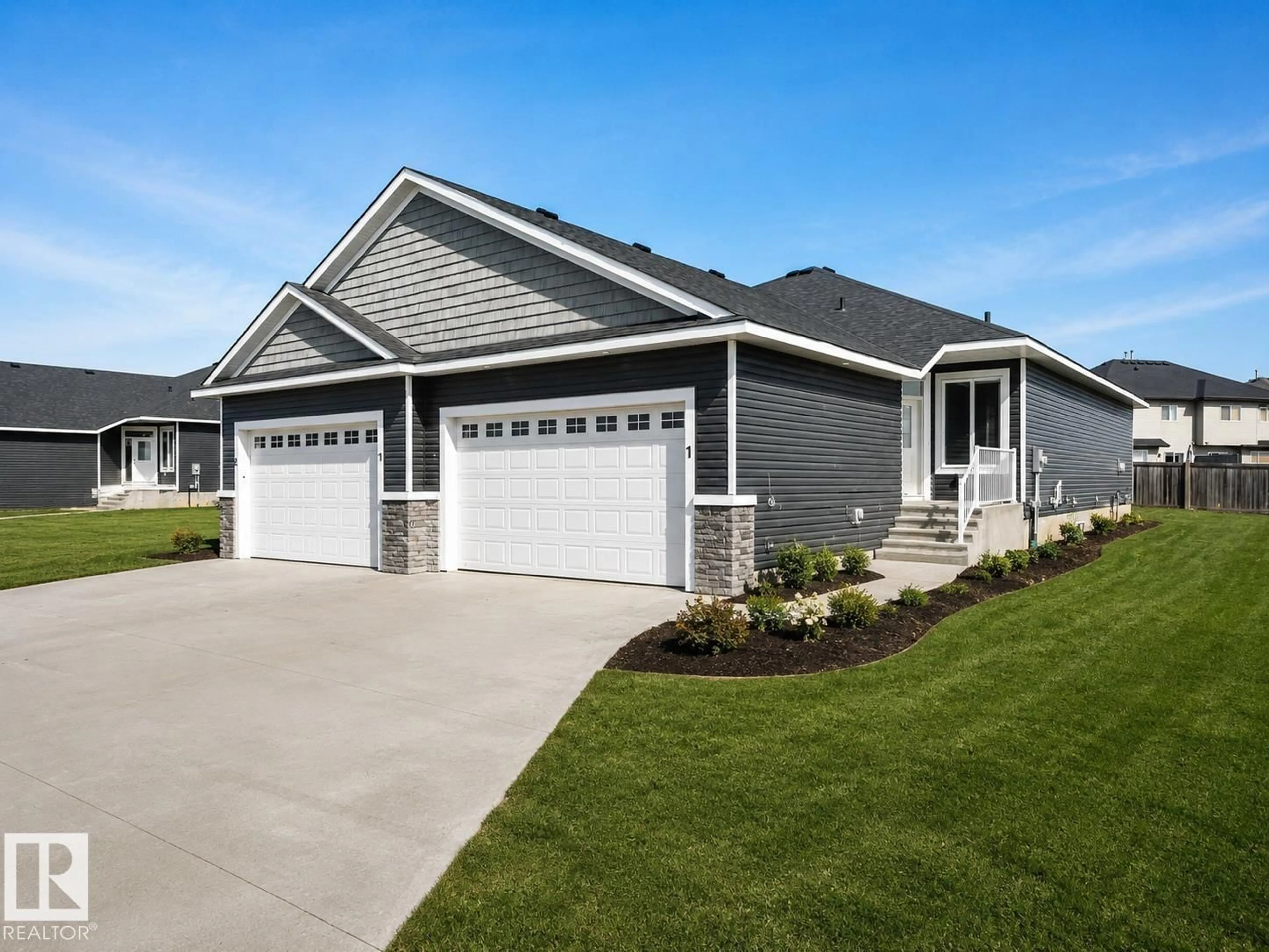 Home with vinyl exterior material, street for 14 - 7800 94 ST, Morinville Alberta T8R2S3