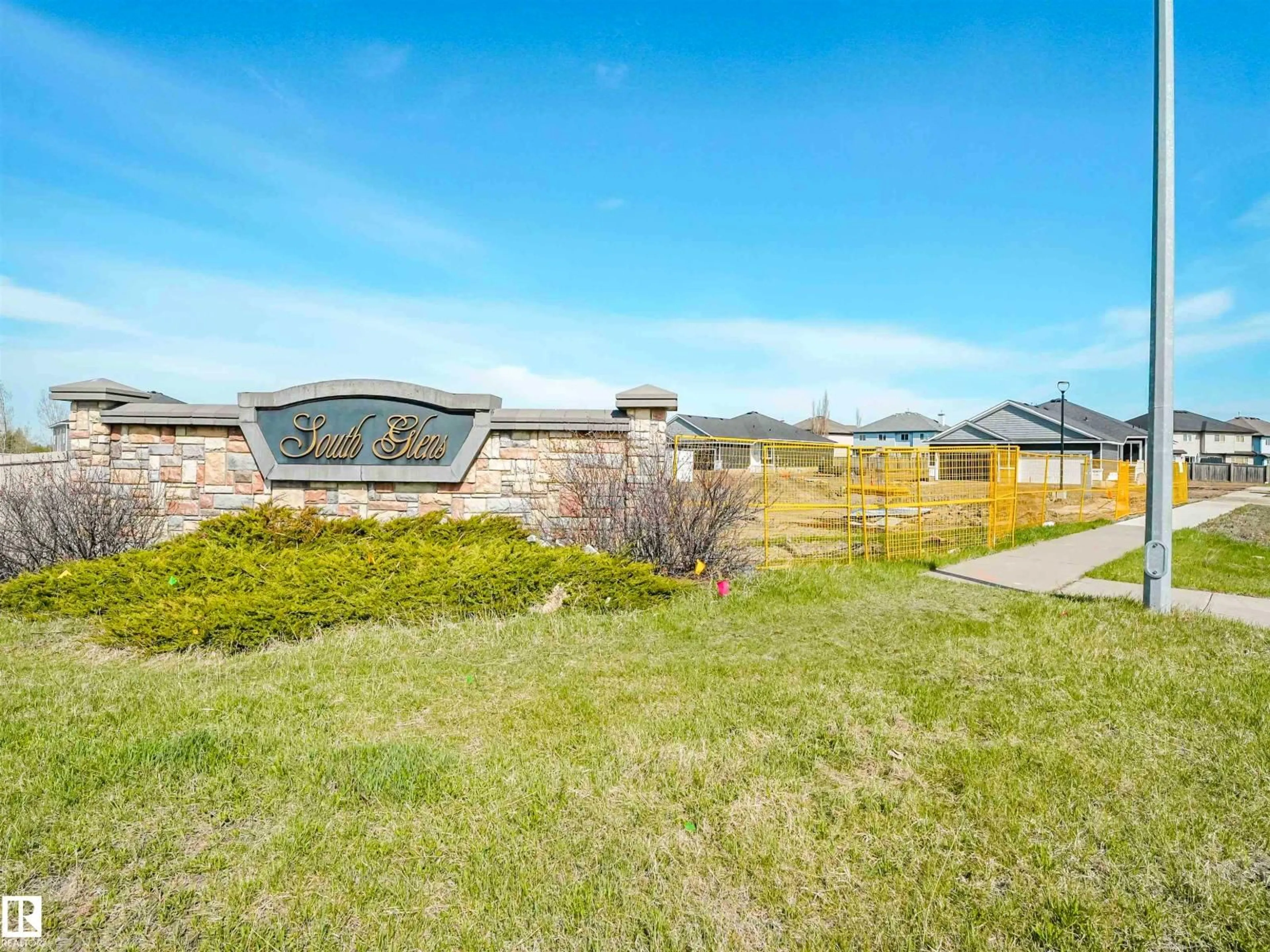 A pic from outside/outdoor area/front of a property/back of a property/a pic from drone, building for 14 - 7800 94 ST, Morinville Alberta T8R2S3