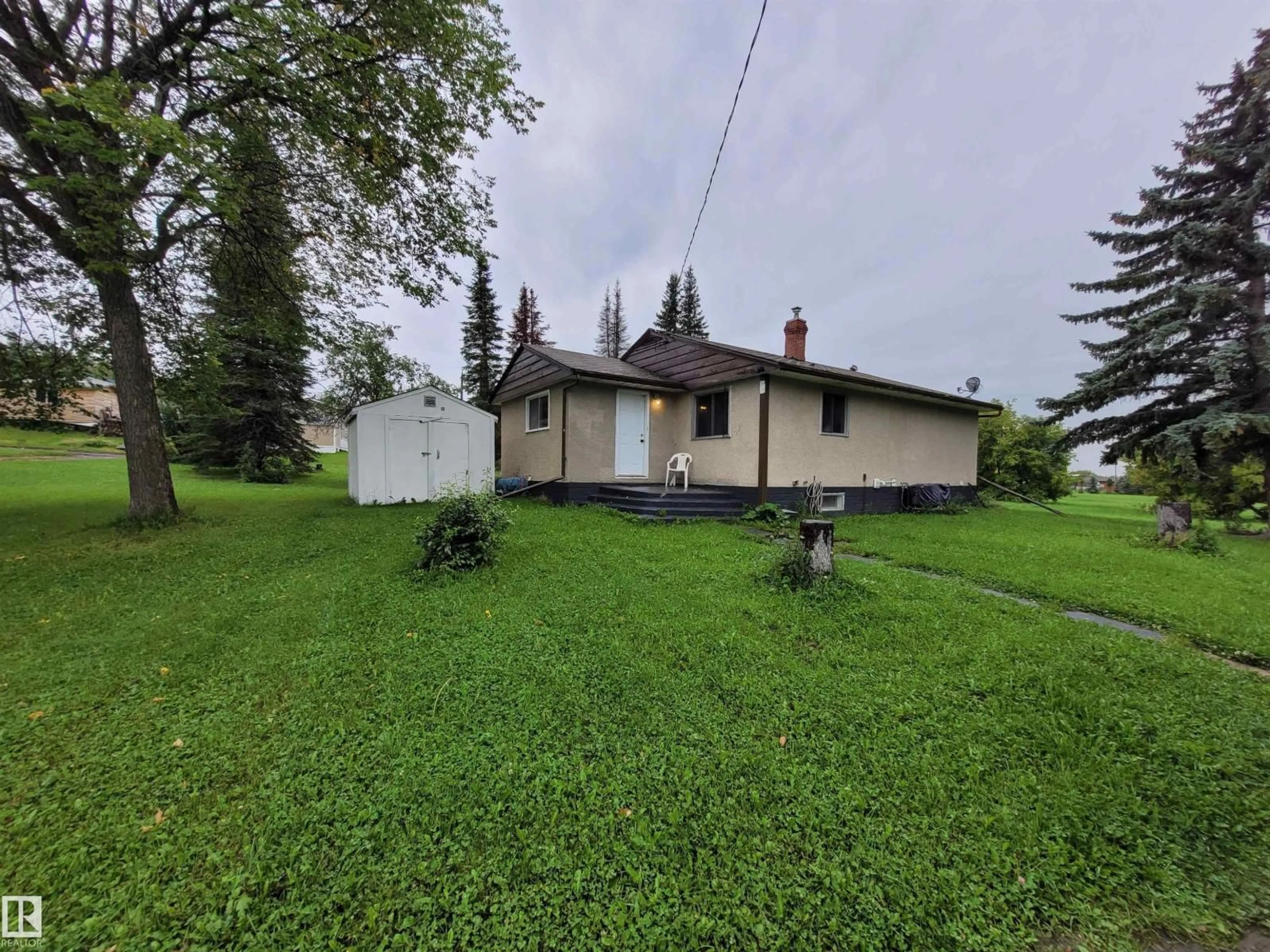 A pic from outside/outdoor area/front of a property/back of a property/a pic from drone, street for Out Of Town - 7 WILLOW DR, Boyle Alberta T0A0M0