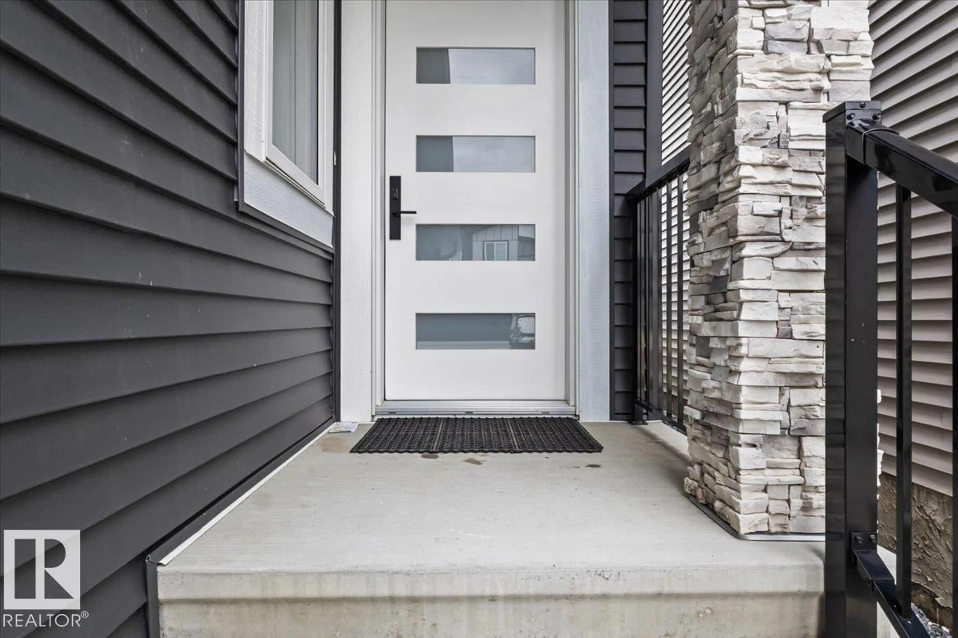 Indoor entryway for 6903 169 AV, Edmonton Alberta T5Z0H2