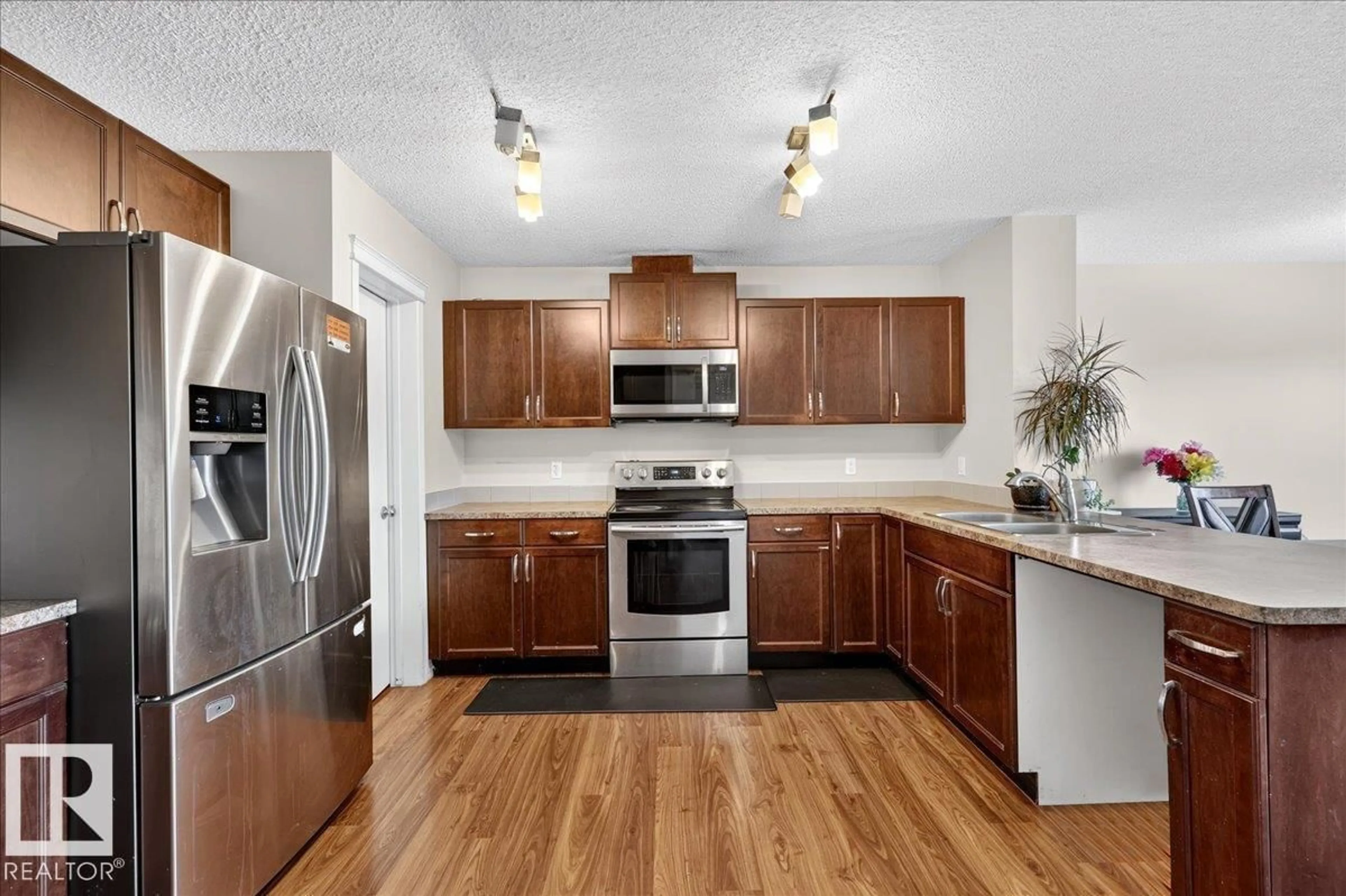 Standard kitchen, unknown for NW - 1529 26 AVE, Edmonton Alberta T6T0W2