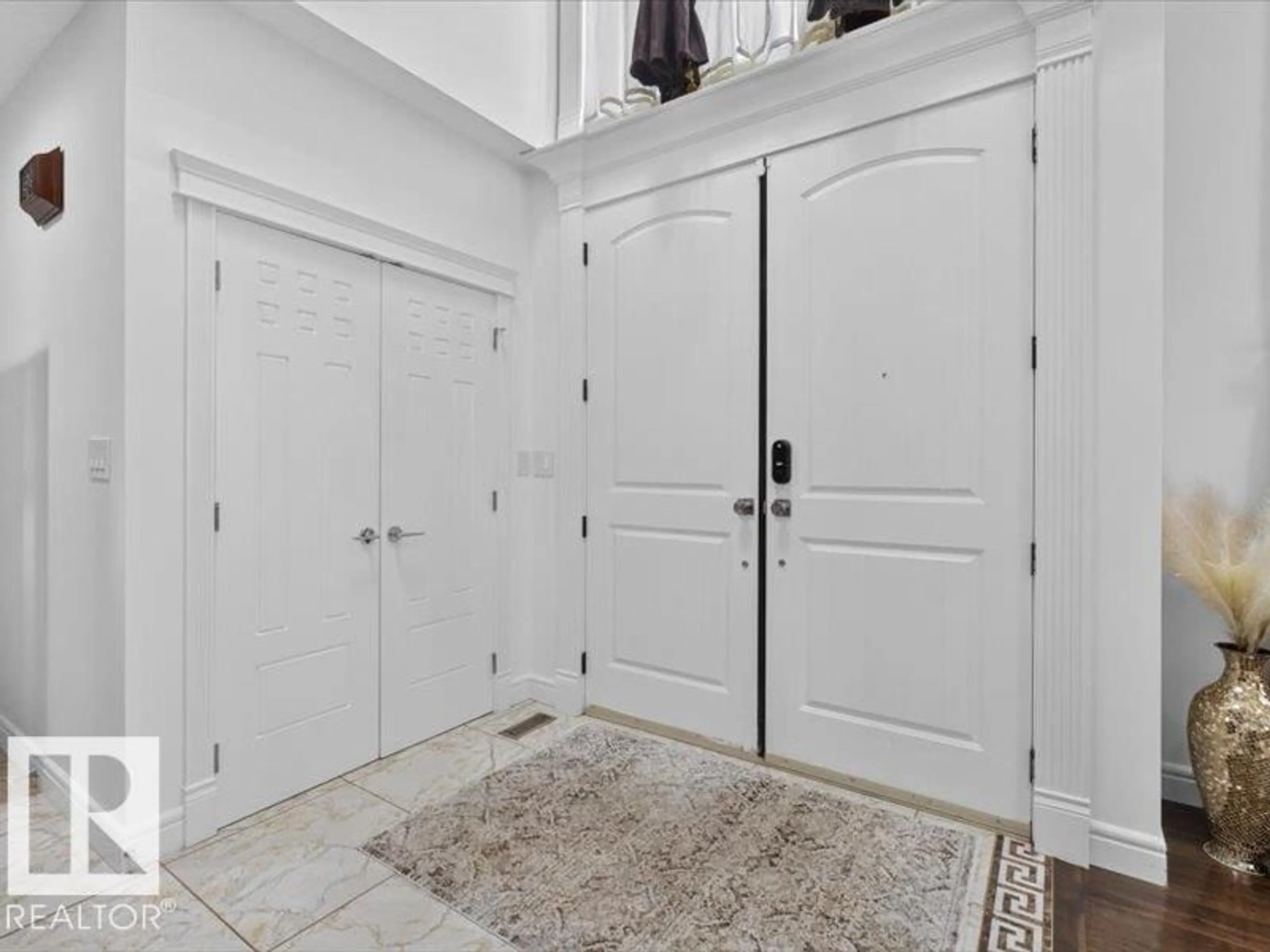 Indoor entryway for 17411 106 ST, Edmonton Alberta T5X0E3