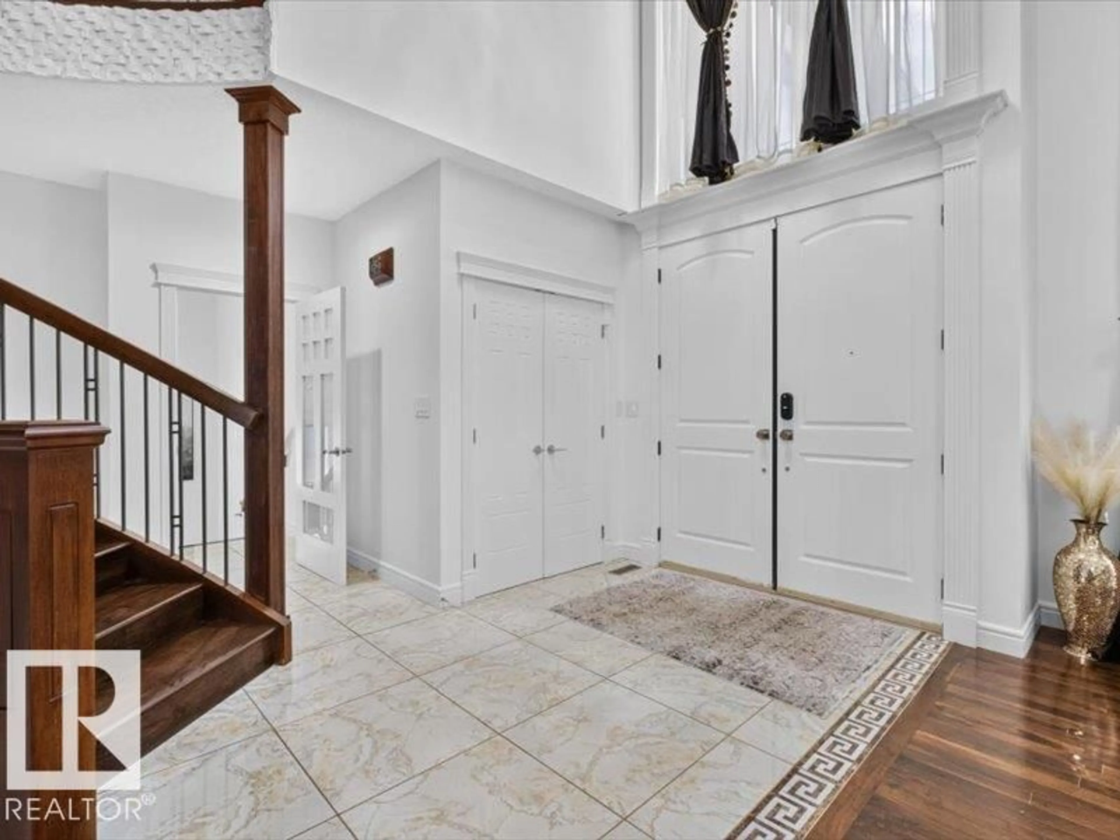 Indoor entryway for 17411 106 ST, Edmonton Alberta T5X0E3