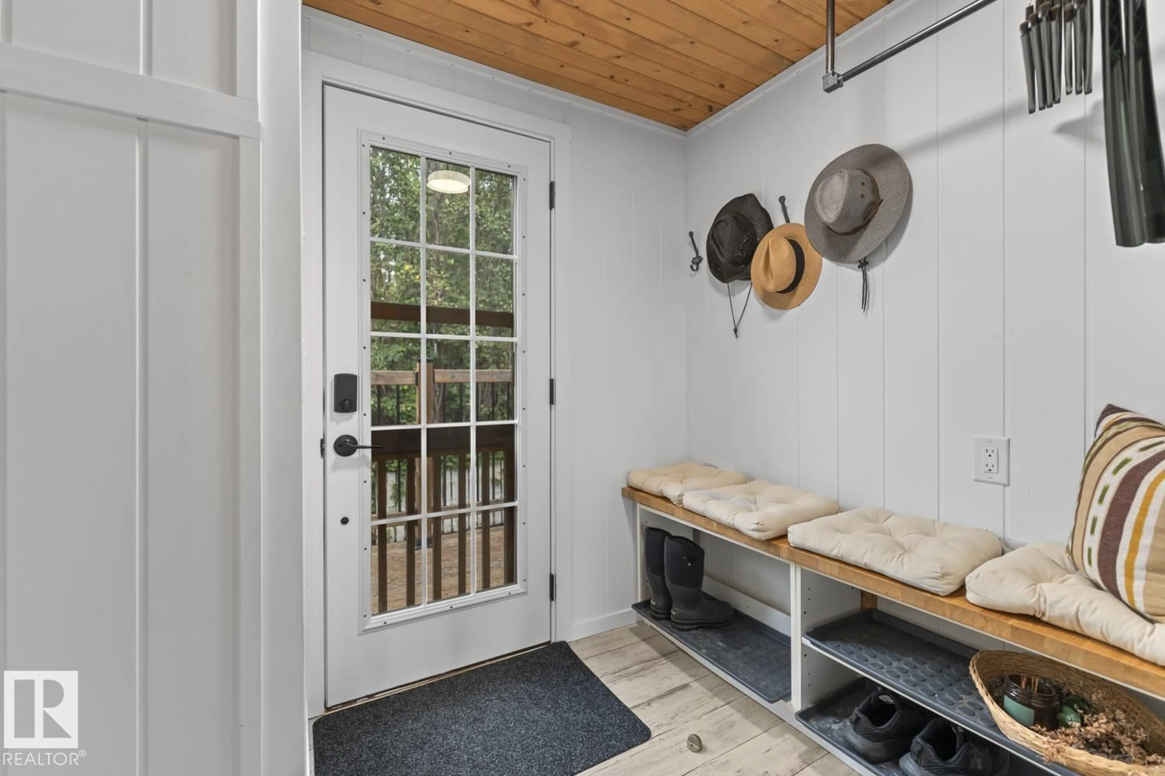 Indoor entryway for 623/624 - 11102 TWP ROAD 600, Rural St. Paul County Alberta T0A0C0