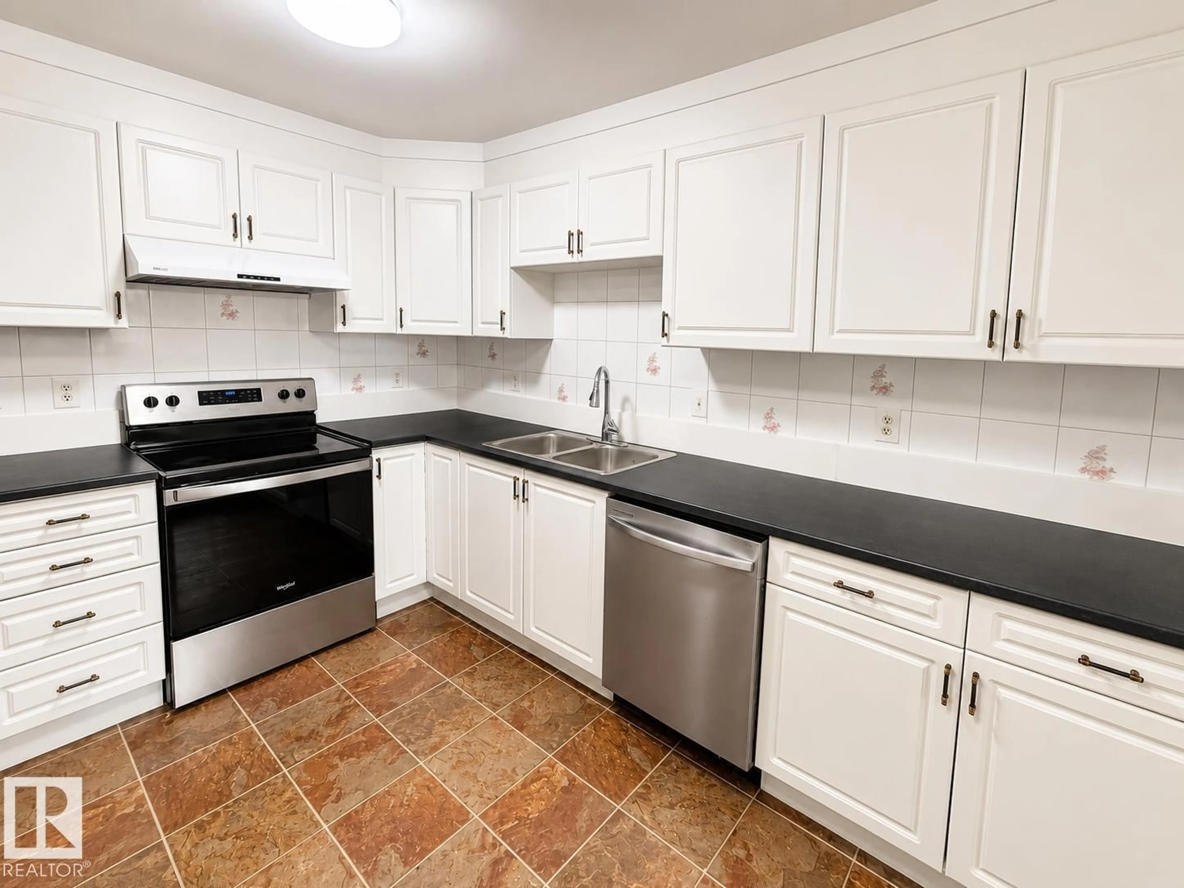 Standard kitchen, ceramic/tile floor for 18625 66 AV, Edmonton Alberta T5T2M3