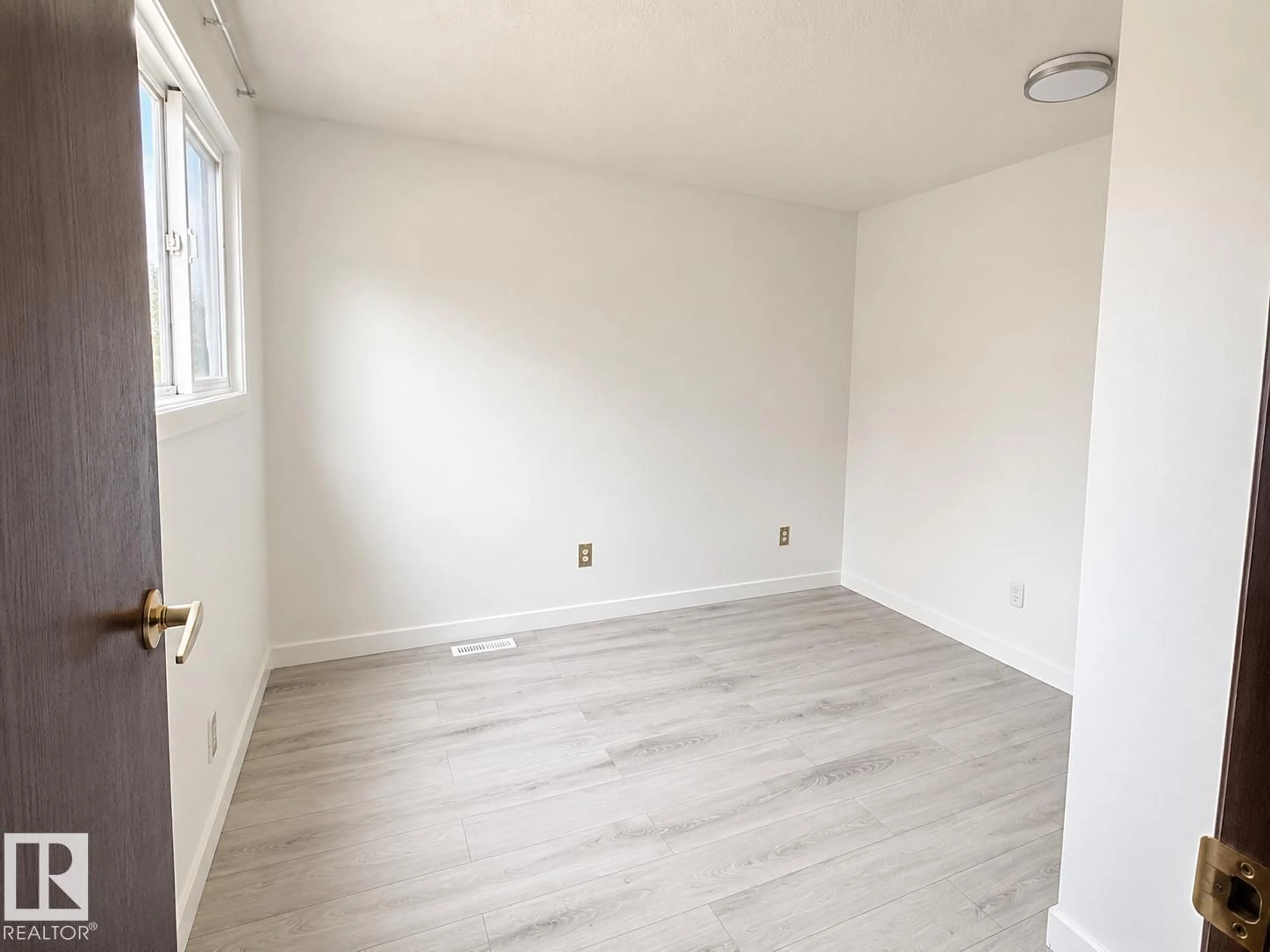 A pic of a room for 18625 66 AV, Edmonton Alberta T5T2M3