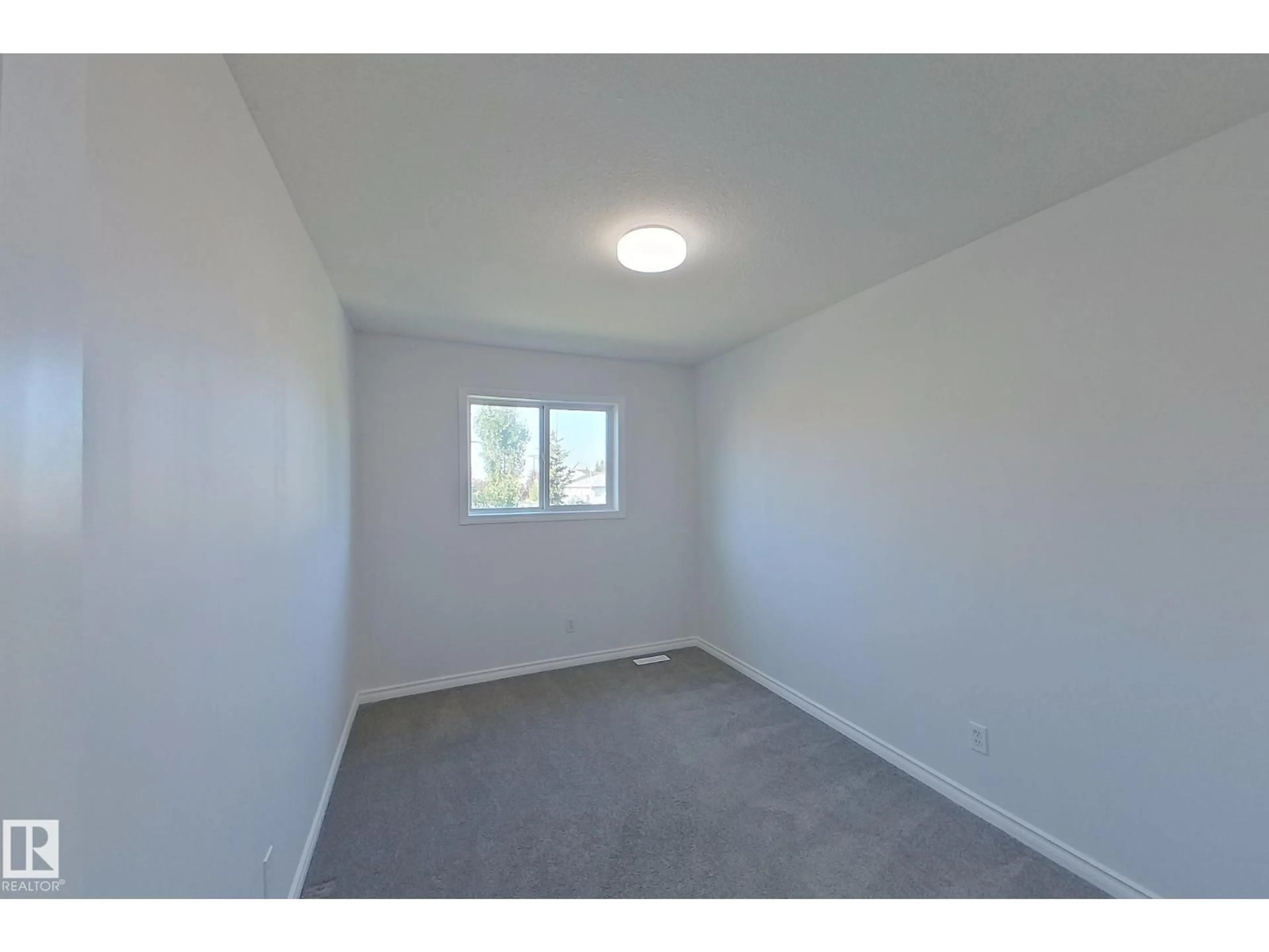 A pic of a room for #7 - 16823 84 ST, Edmonton Alberta T5Z3S4