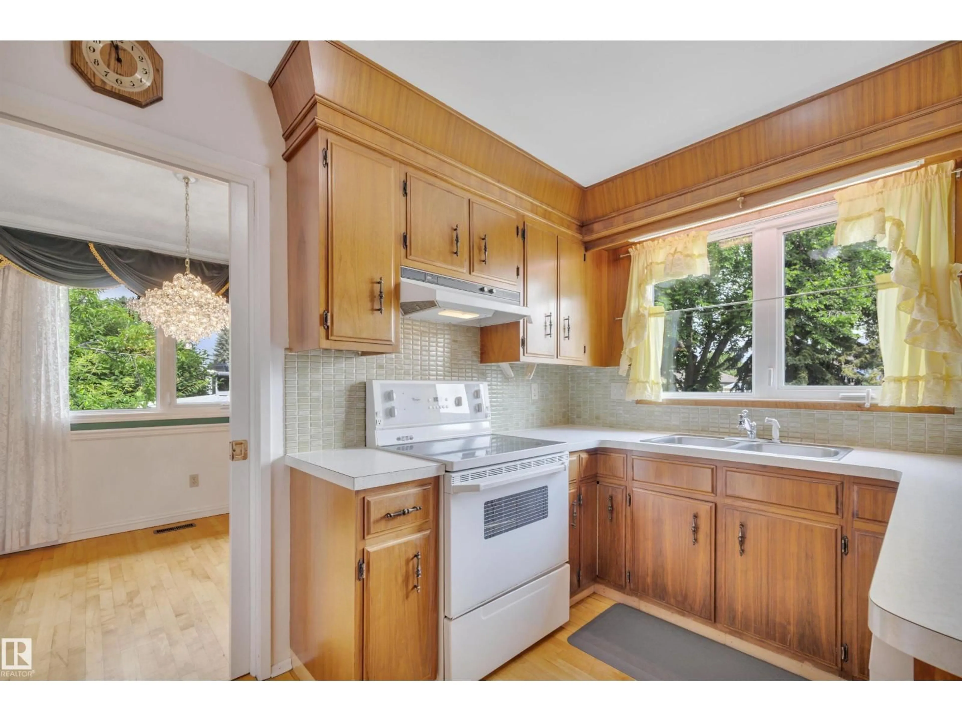 Standard kitchen, unknown for 7604 149 AV, Edmonton Alberta T5C2V7