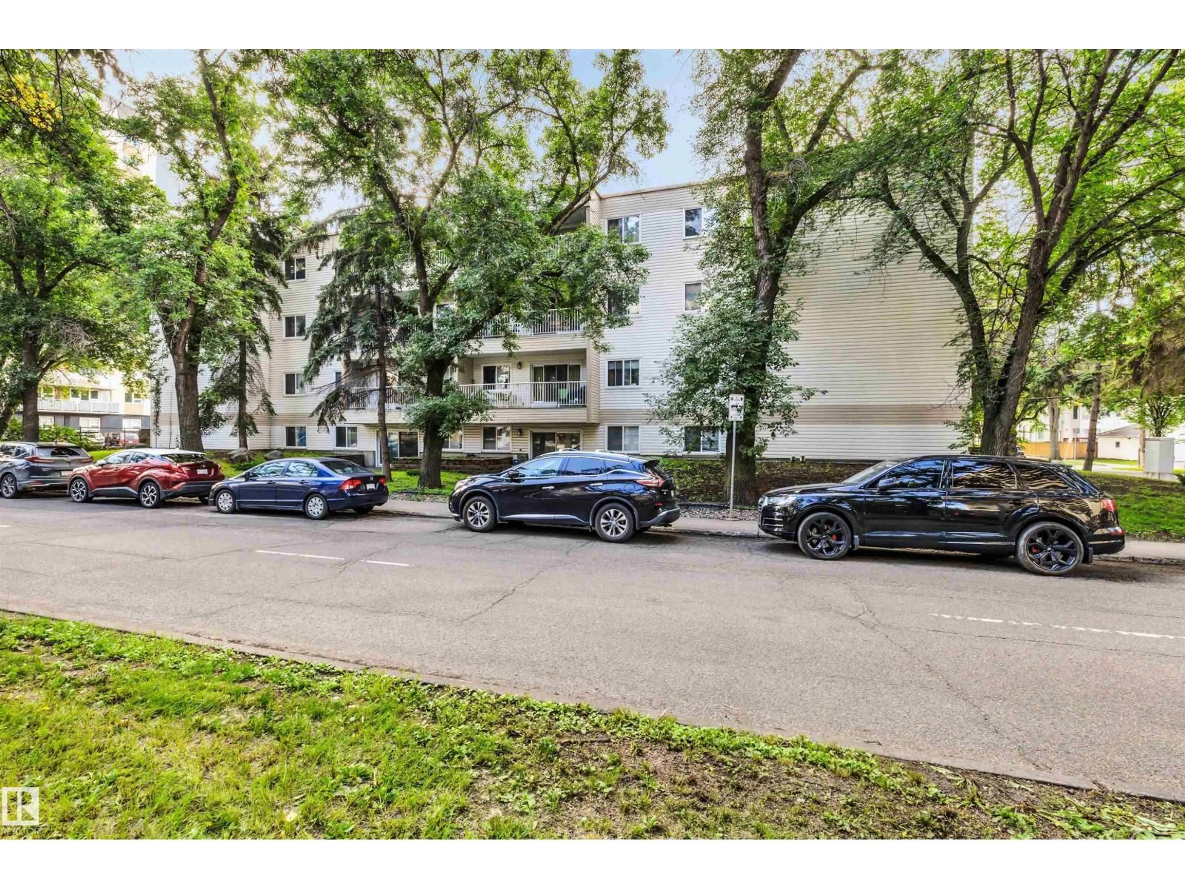 Parking for 304 - 8149 111 ST NW, Edmonton Alberta T6G2P1