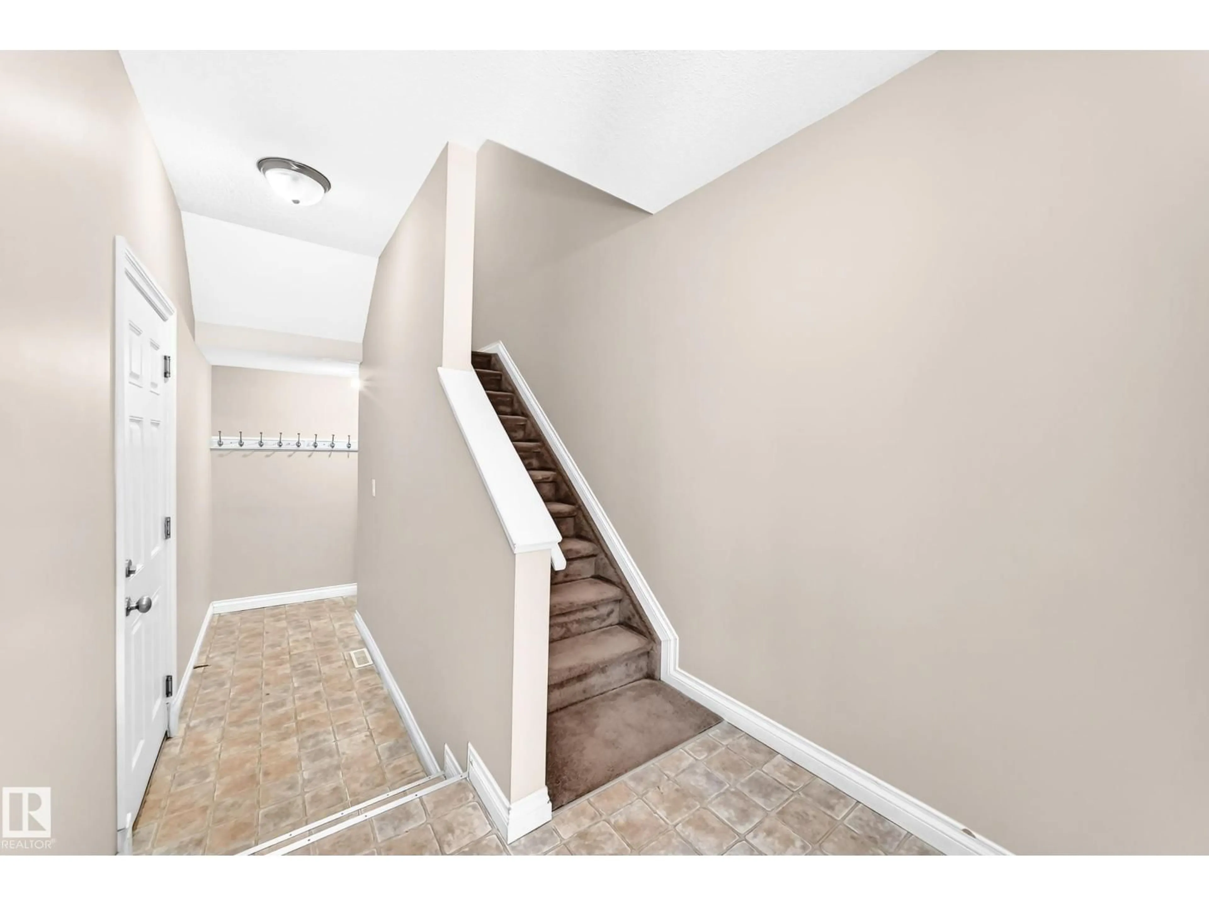 Indoor entryway for 54 12050 17 AV SW, Edmonton Alberta T6W1X4