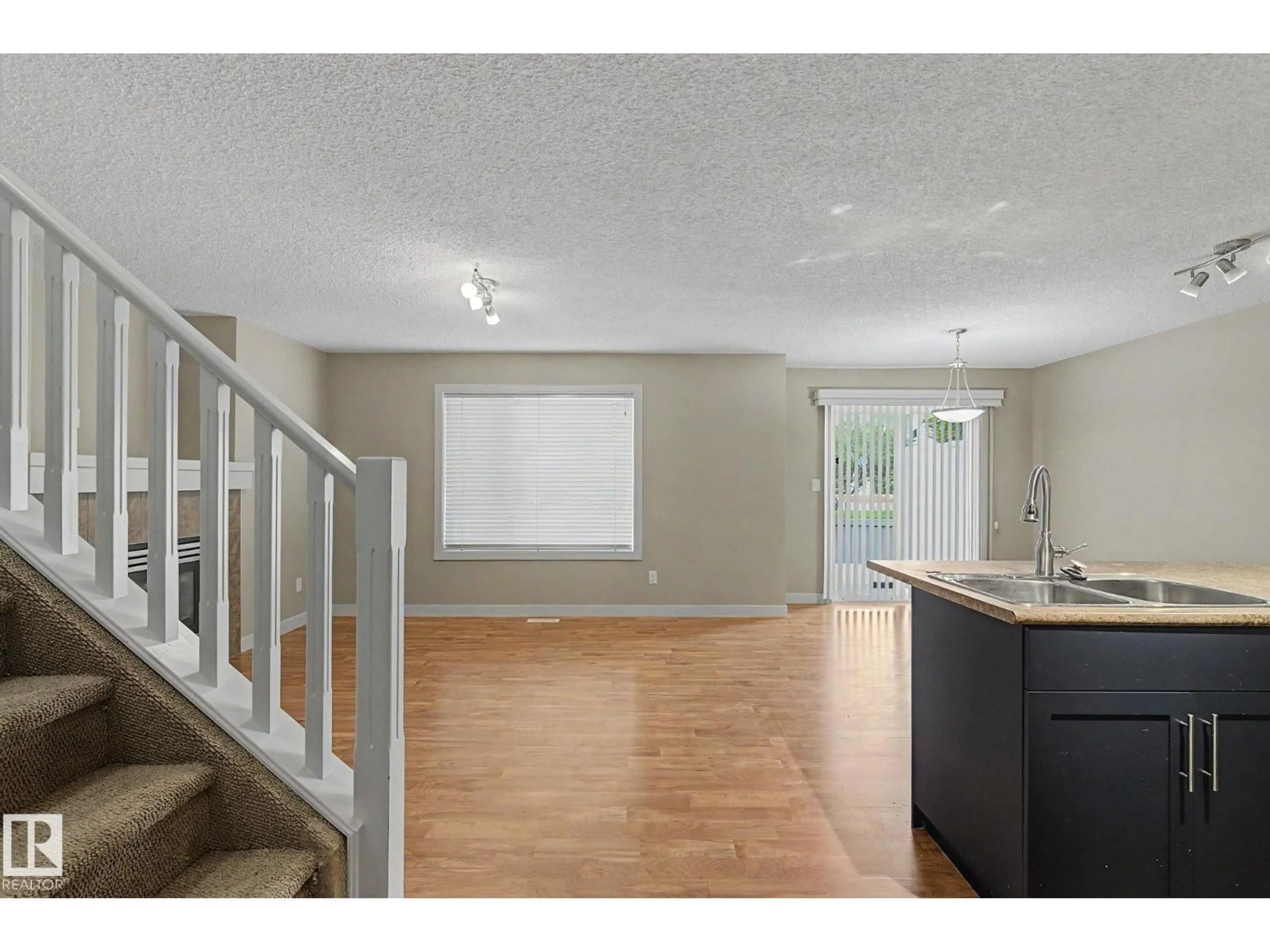 Open concept kitchen, unknown for 8602 - 11 SOUTHFORT BV, Fort Saskatchewan Alberta T8L0J8