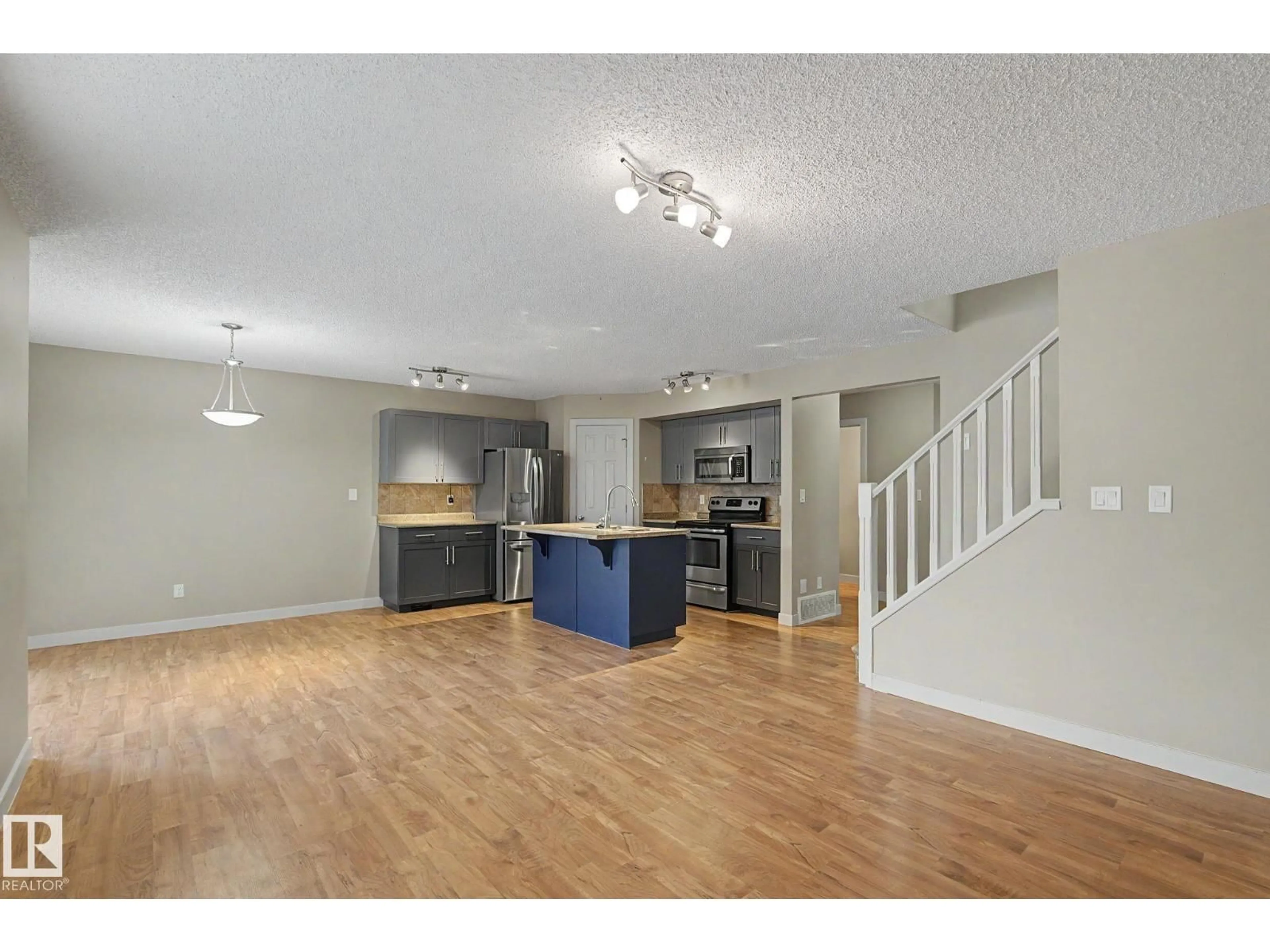 Open concept kitchen, unknown for 8602 - 11 SOUTHFORT BV, Fort Saskatchewan Alberta T8L0J8