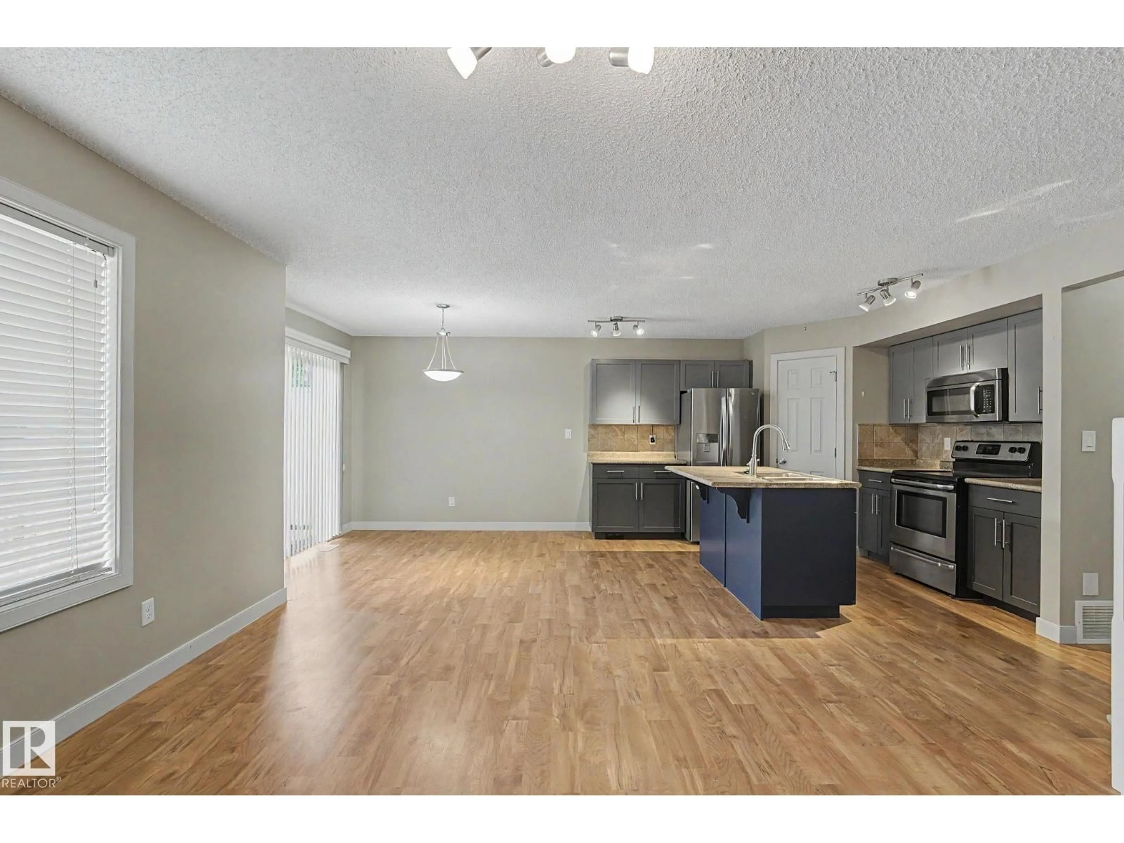 Open concept kitchen, wood/laminate floor for 8602 - 11 SOUTHFORT BV, Fort Saskatchewan Alberta T8L0J8