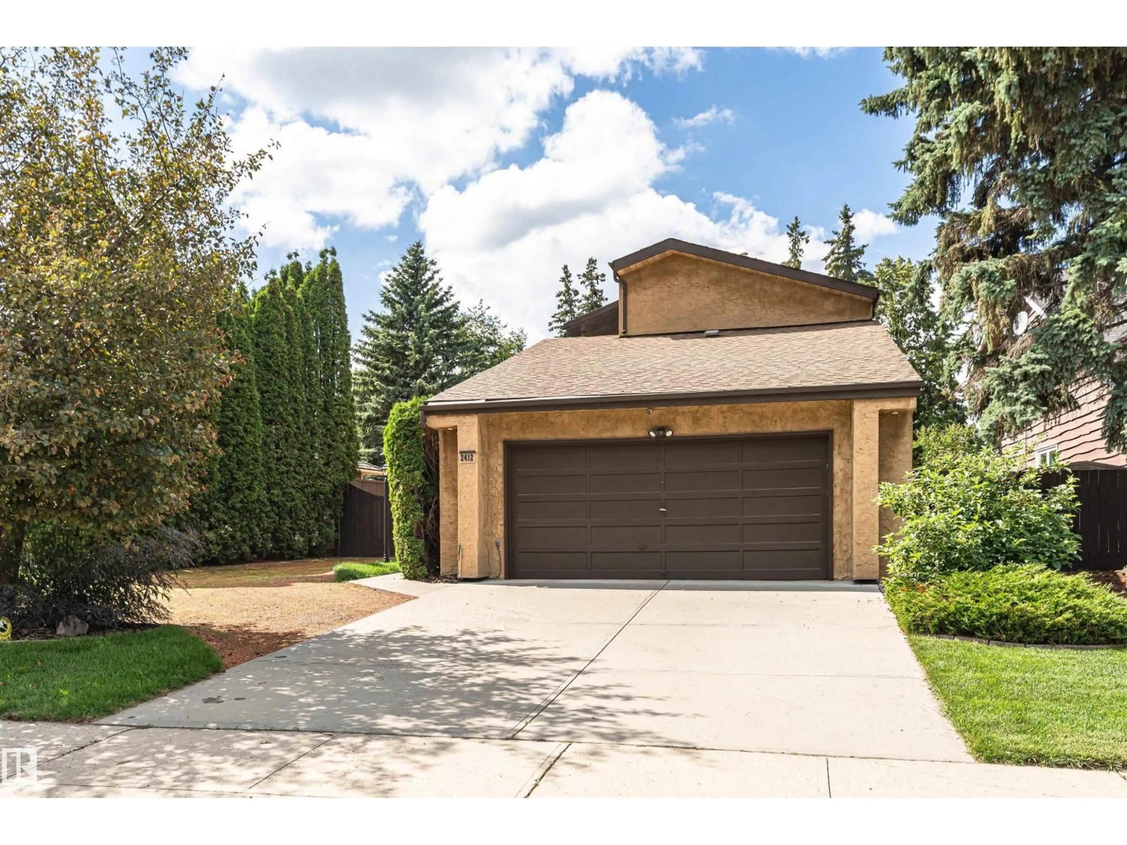 Unknown for 2412 115 ST, Edmonton Alberta T6J3S1