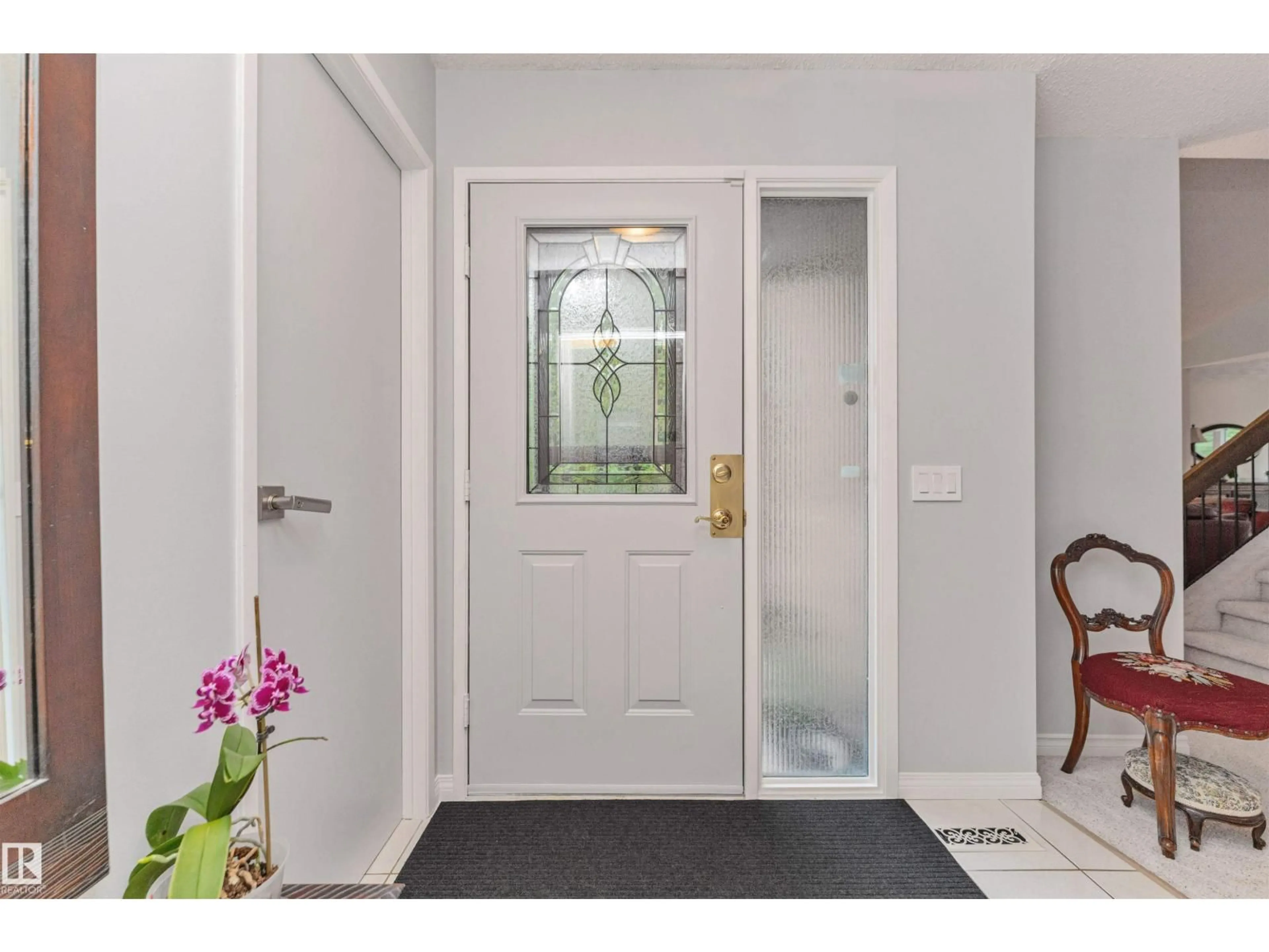 Indoor entryway for 2412 115 ST, Edmonton Alberta T6J3S1