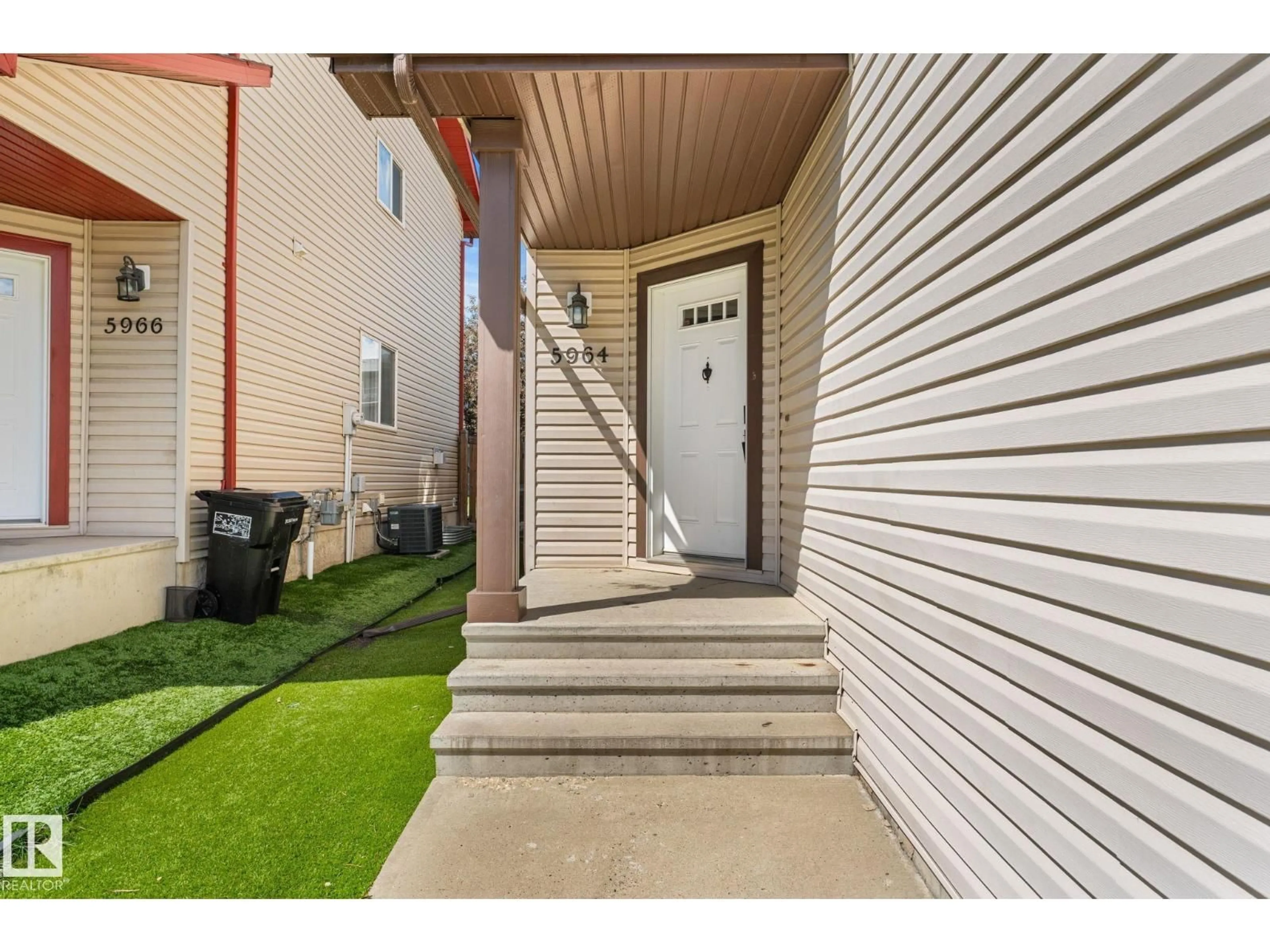 Indoor entryway for 5964 164 AV, Edmonton Alberta T5Y0B2