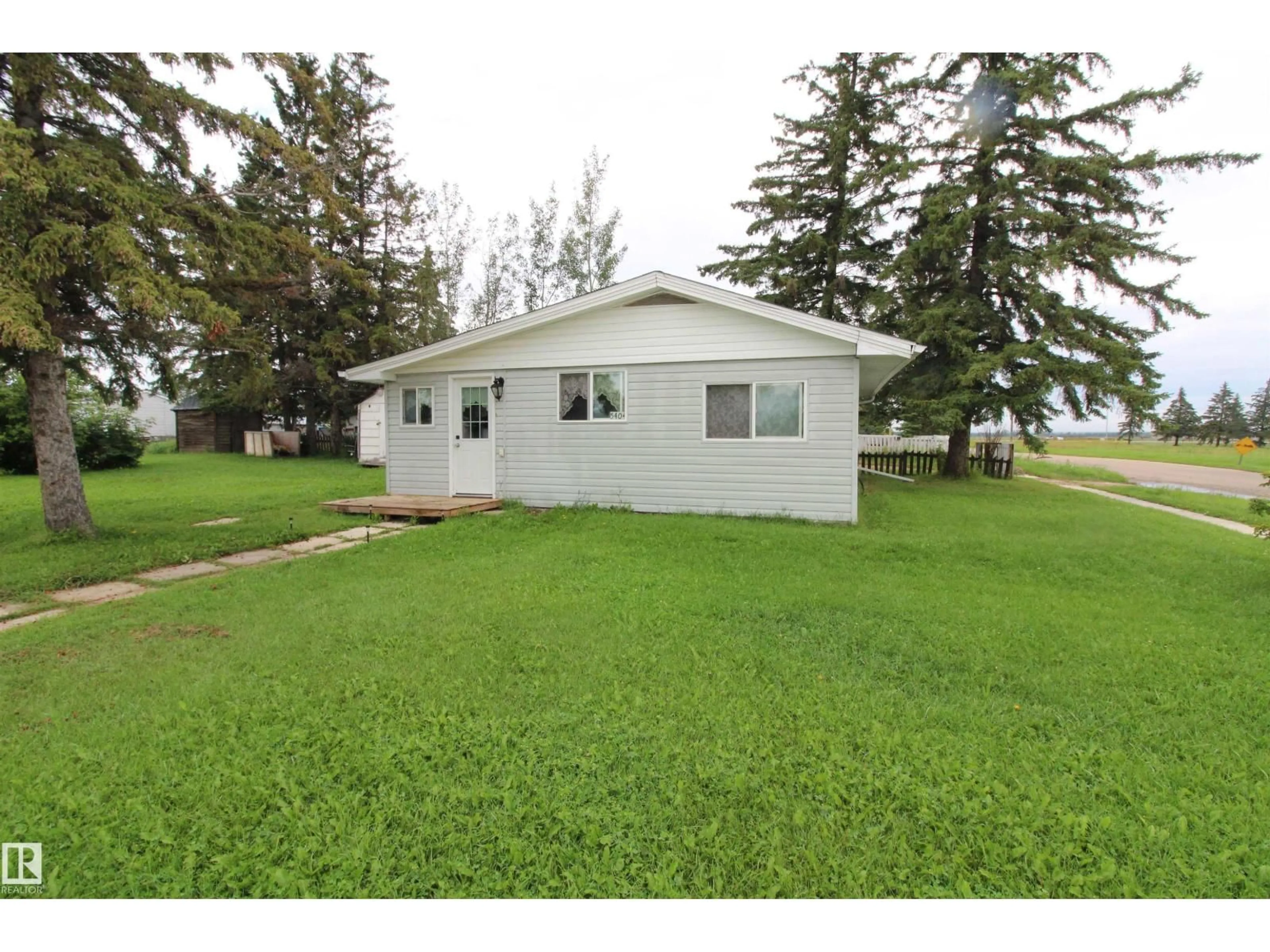 Unknown for 5404 52 ST, Clyde Alberta T0G0P0