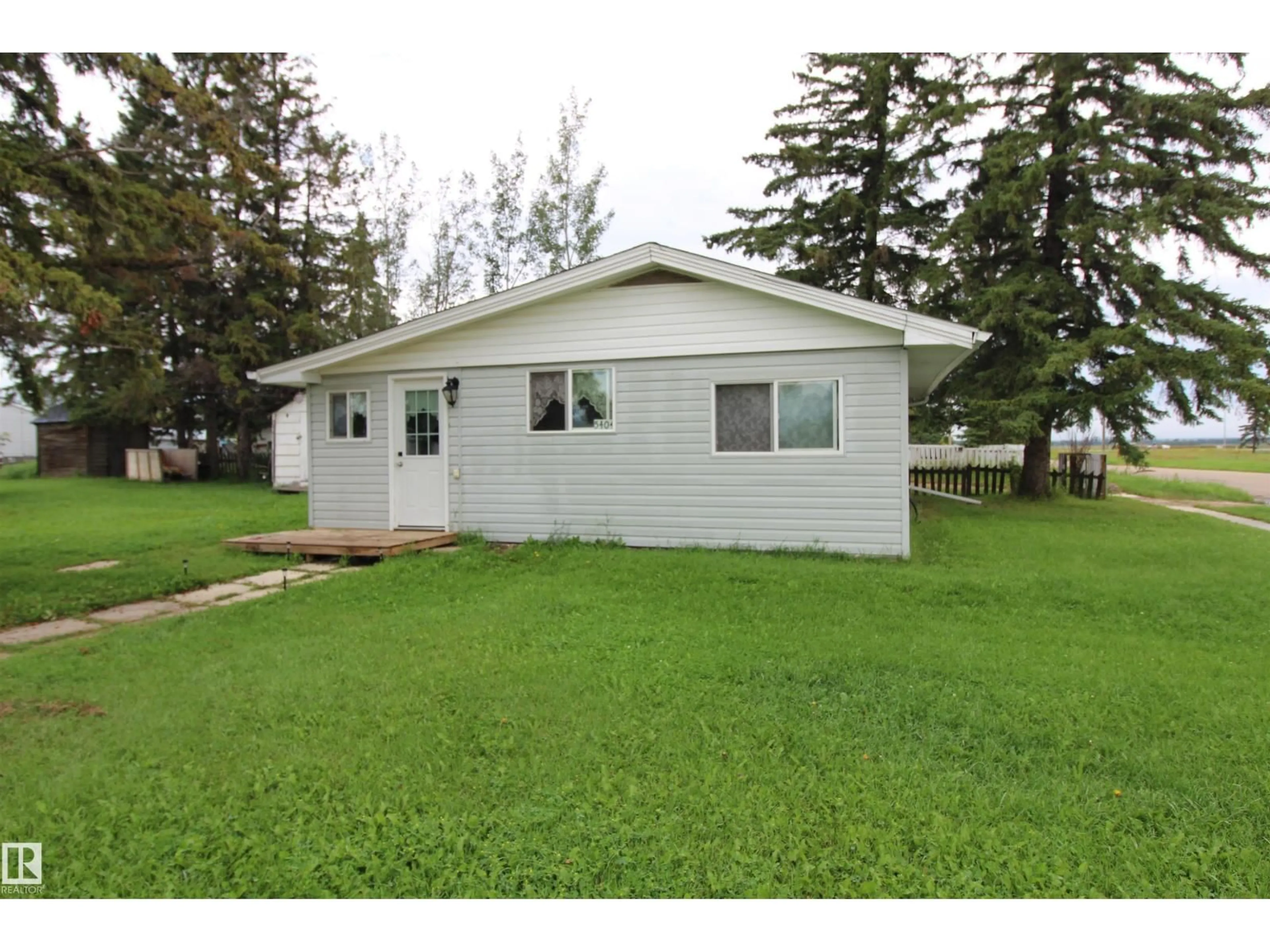 Unknown for 5404 52 ST, Clyde Alberta T0G0P0