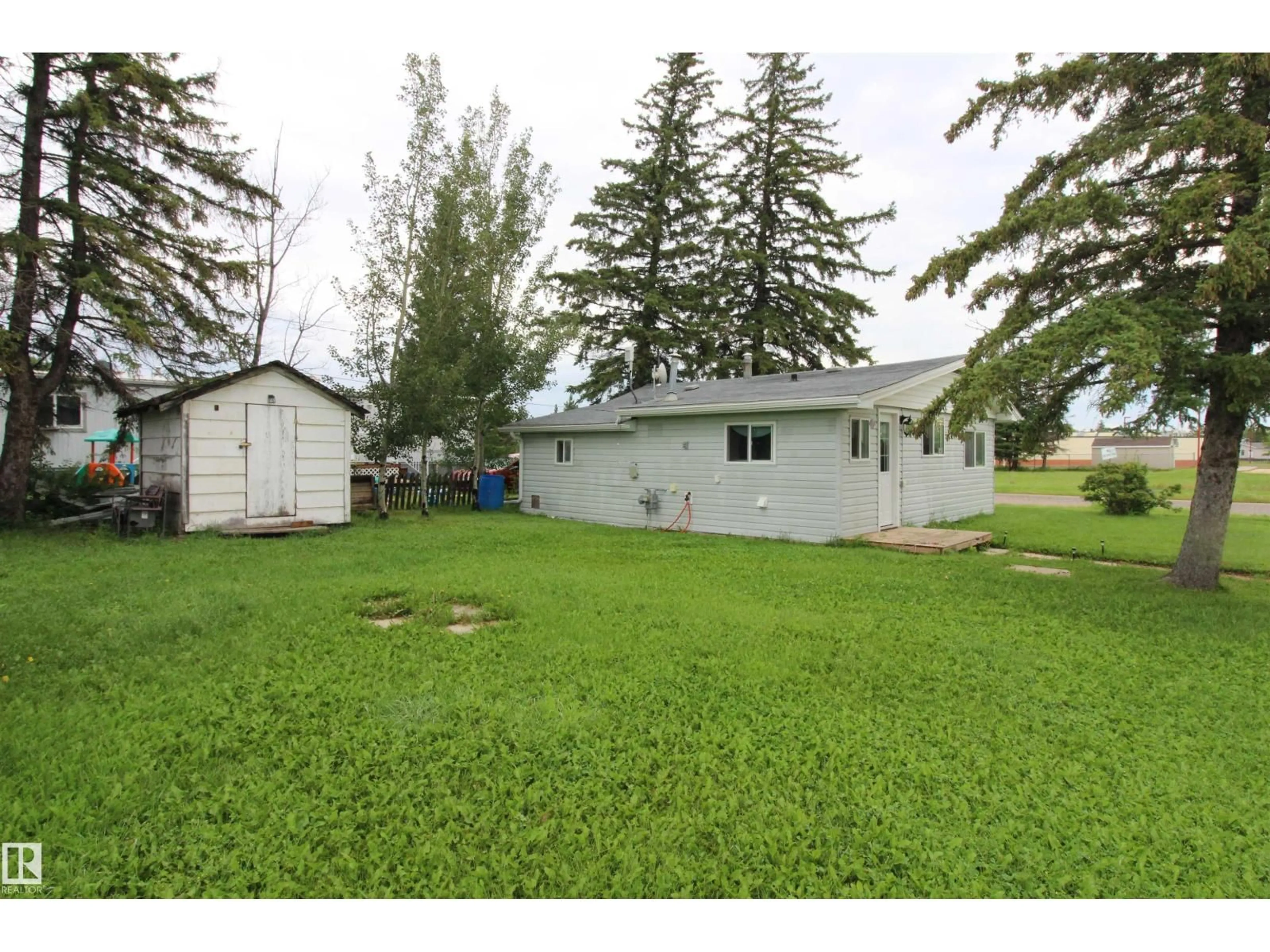 Unknown for 5404 52 ST, Clyde Alberta T0G0P0