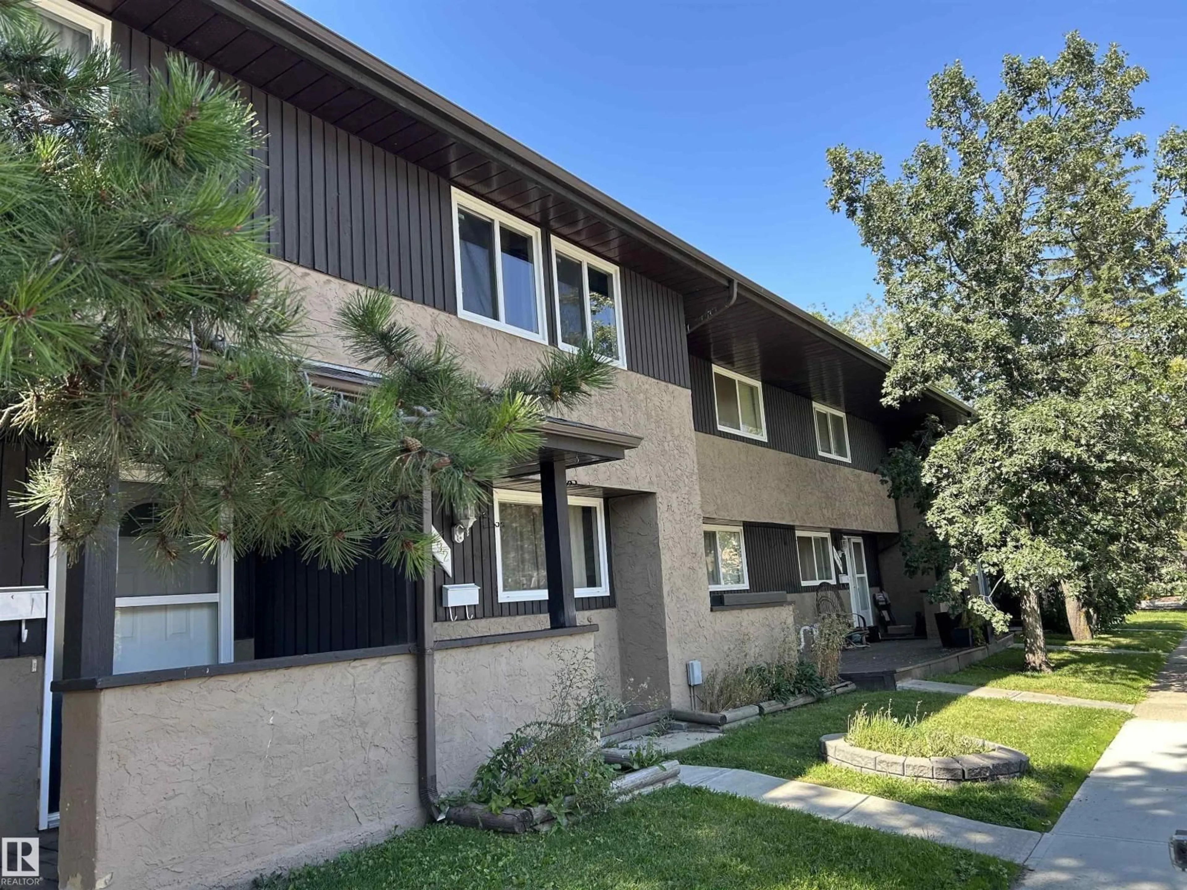 Unknown for 1692 37 ST, Edmonton Alberta T6L2R7