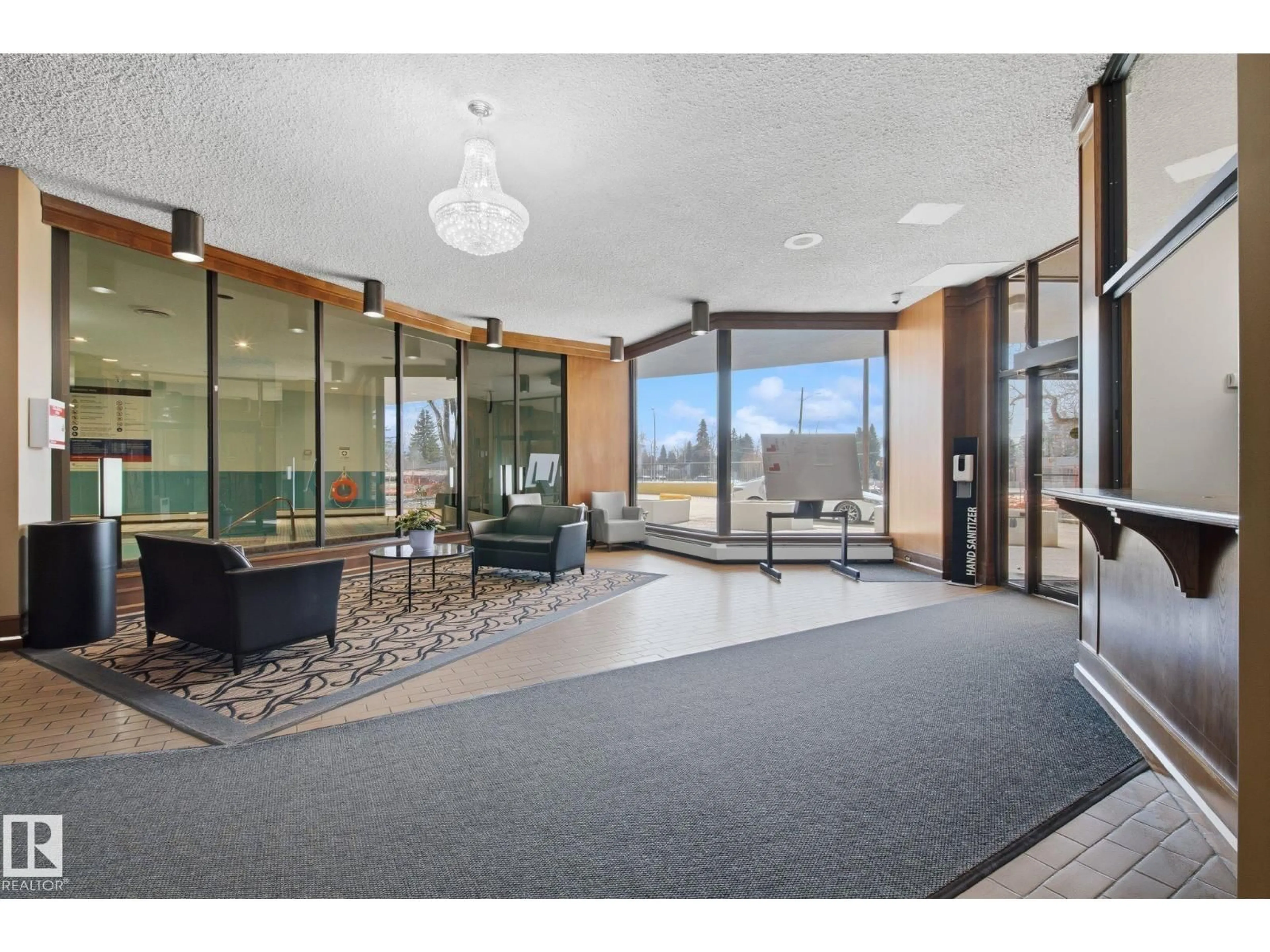 Indoor foyer for 1413 STONY PLAIN RD, Edmonton Alberta T5N3R2