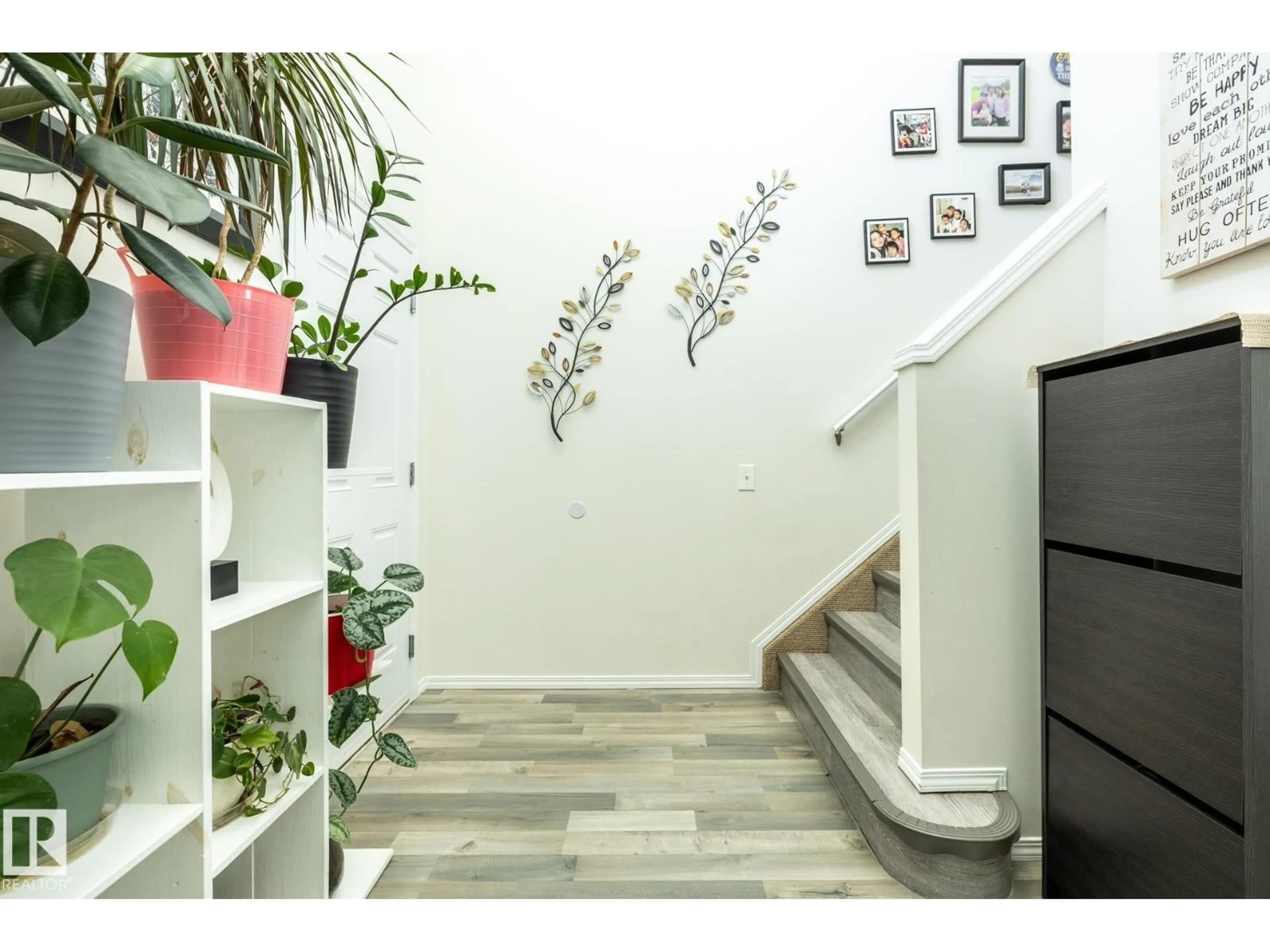 Indoor foyer for NW - 8644 173 AV, Edmonton Alberta T5Z3W4