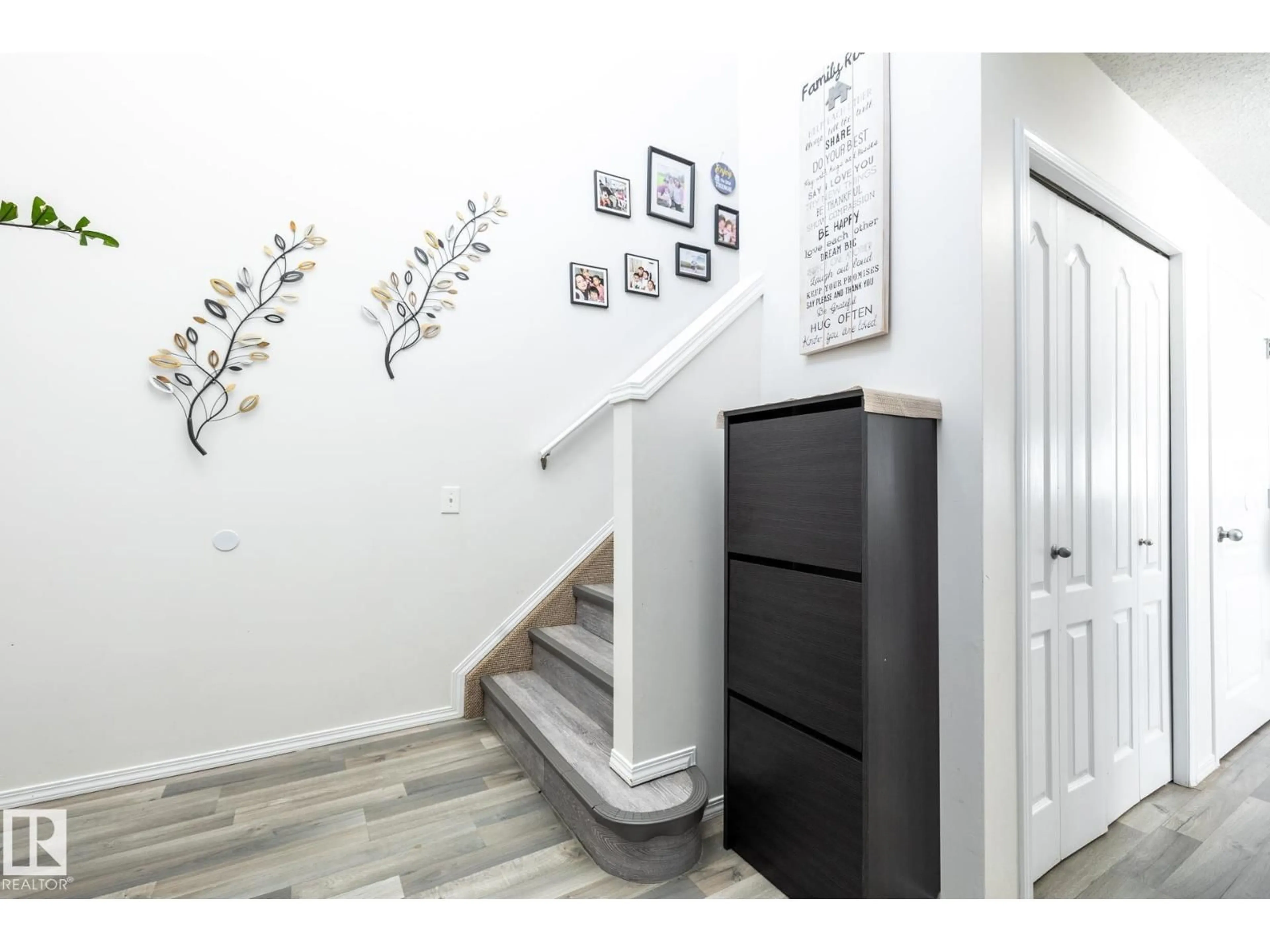 Indoor entryway for NW - 8644 173 AV, Edmonton Alberta T5Z3W4