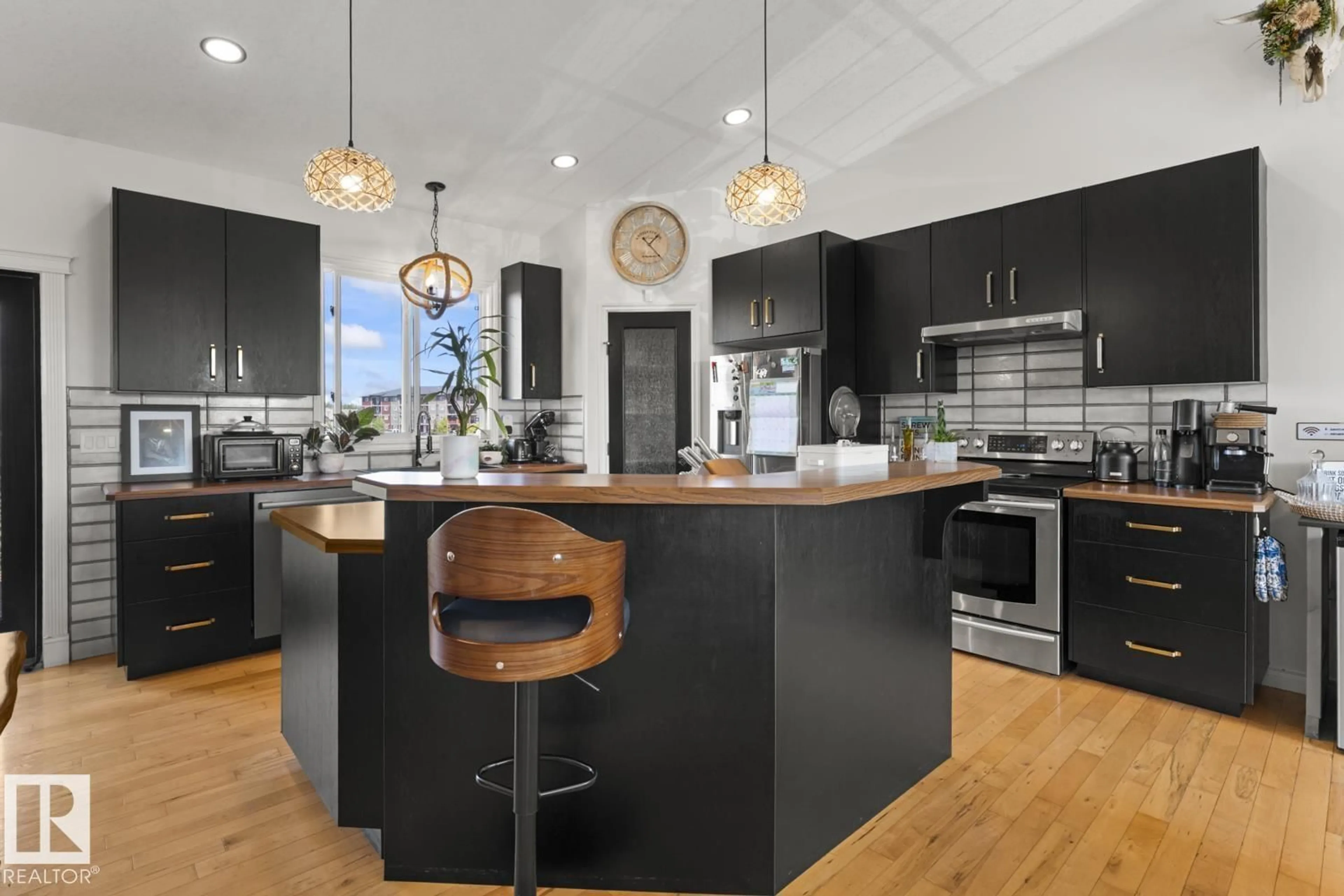Contemporary kitchen, unknown for 4804 64 AV, Cold Lake Alberta T9M0A9