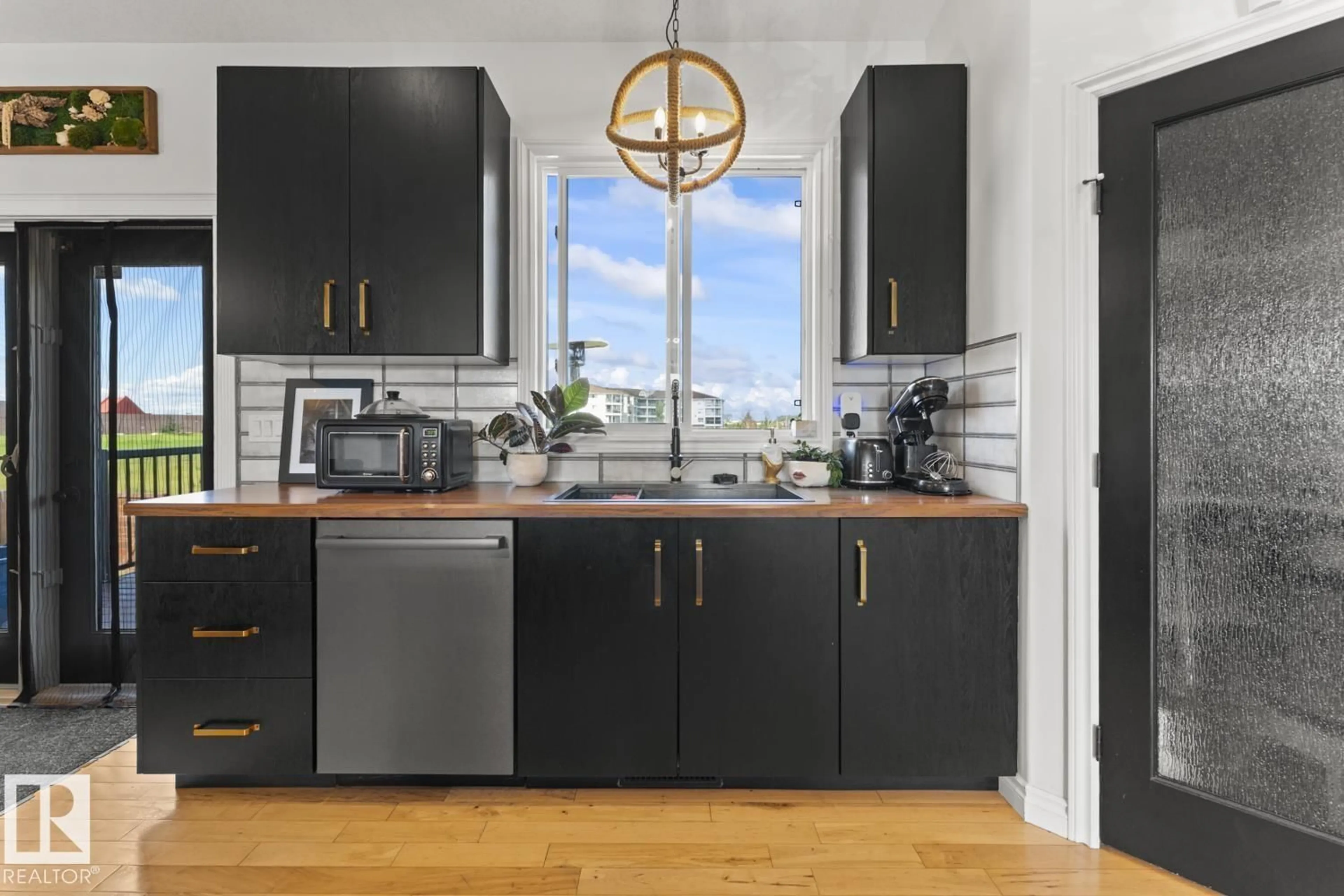 Contemporary kitchen, unknown for 4804 64 AV, Cold Lake Alberta T9M0A9