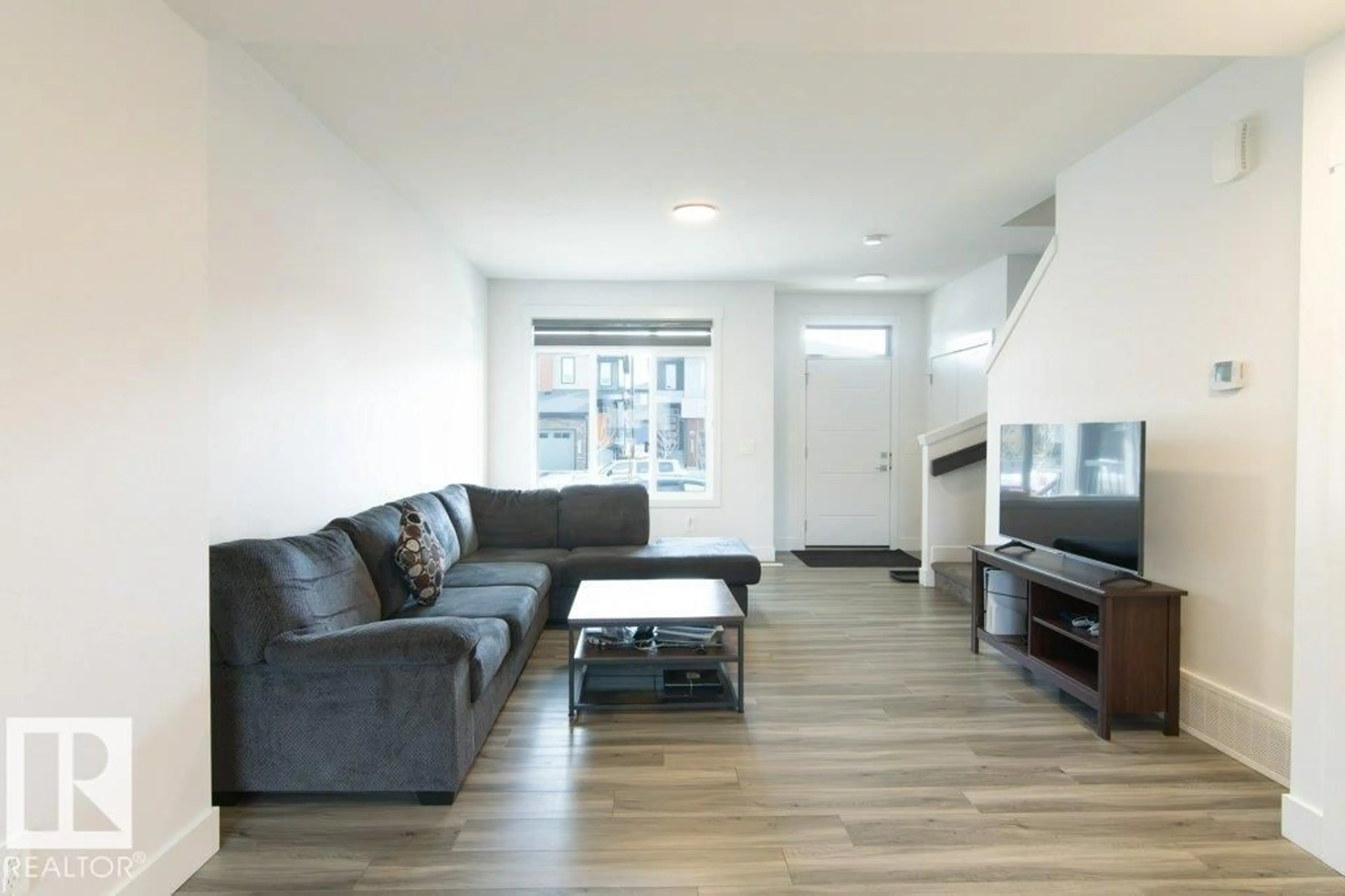 Living room with furniture, unknown for 1434 KESWICK DR, Edmonton Alberta T6W4T9