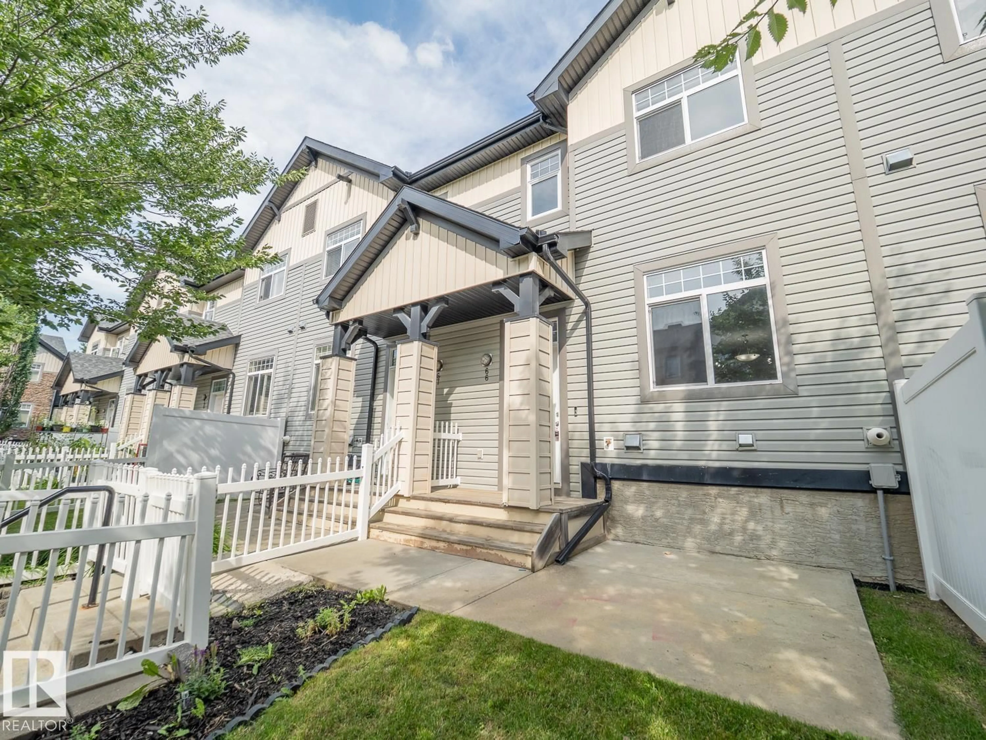 Home with vinyl exterior material, street for 465 - 66 HEMINGWAY RD, Edmonton Alberta T6M0J7