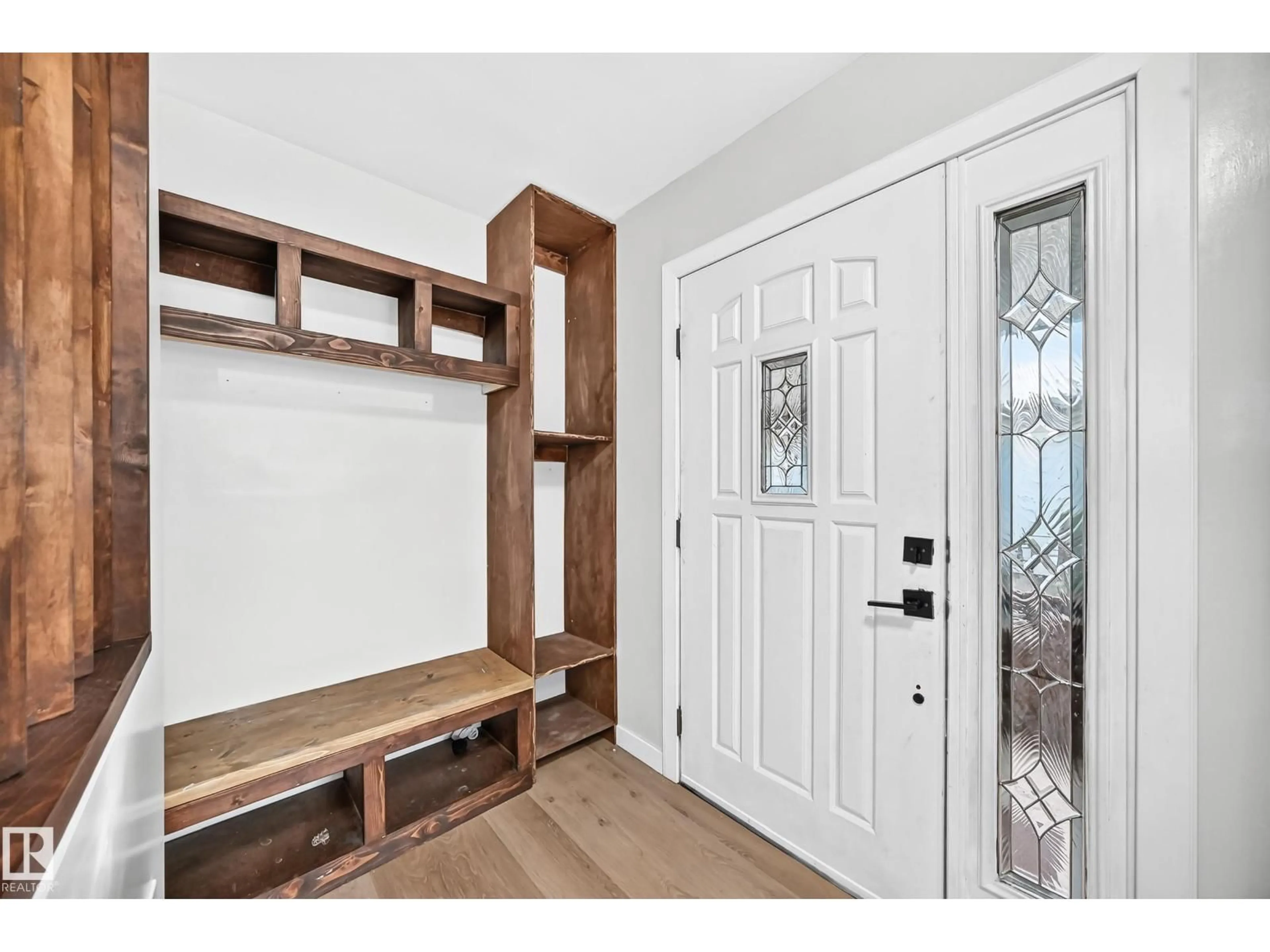 Indoor entryway for 7603 130 AV, Edmonton Alberta T5C1Y3