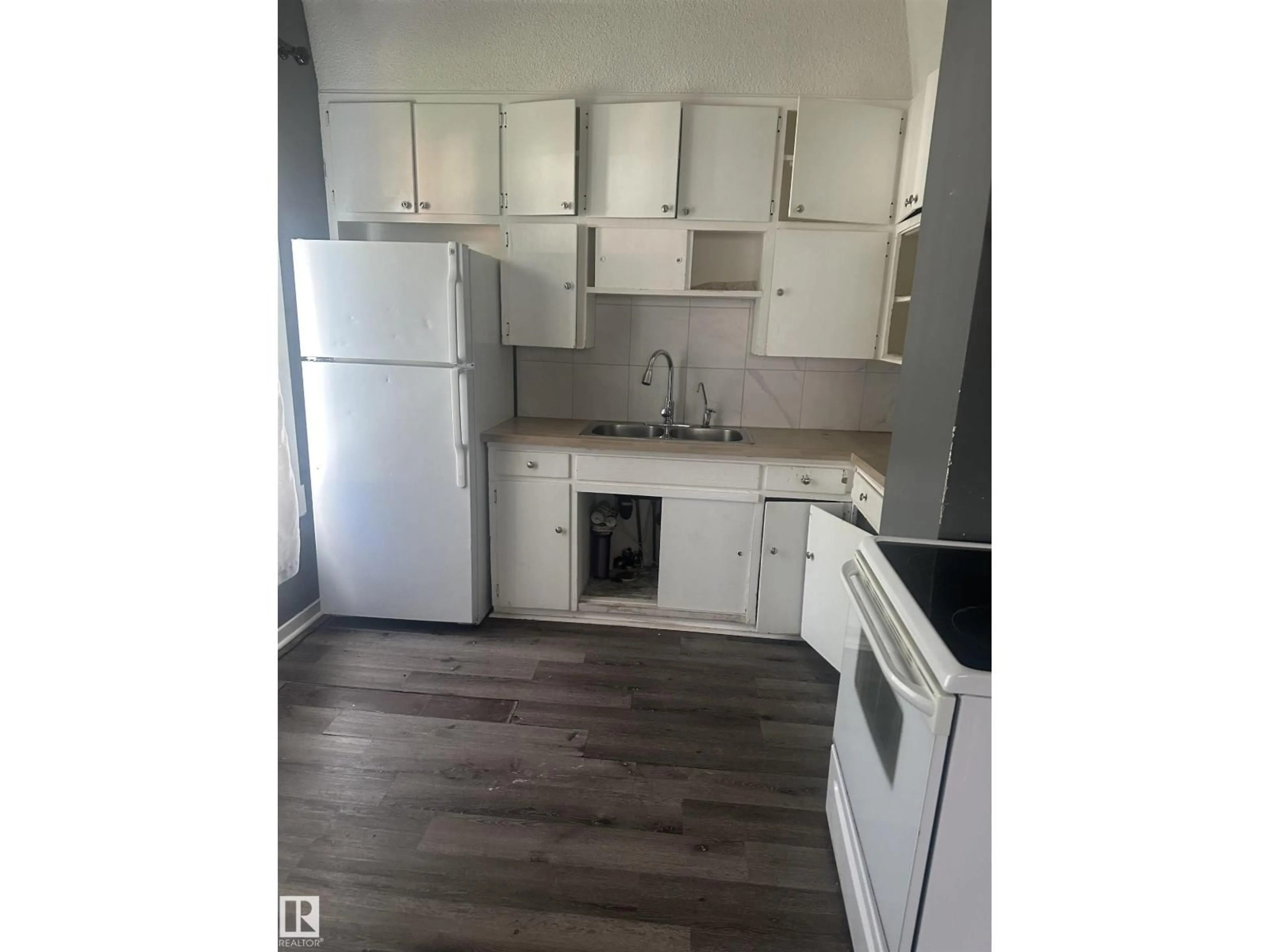 Standard kitchen, unknown for NW - 11618 89 ST, Edmonton Alberta T5B3V2