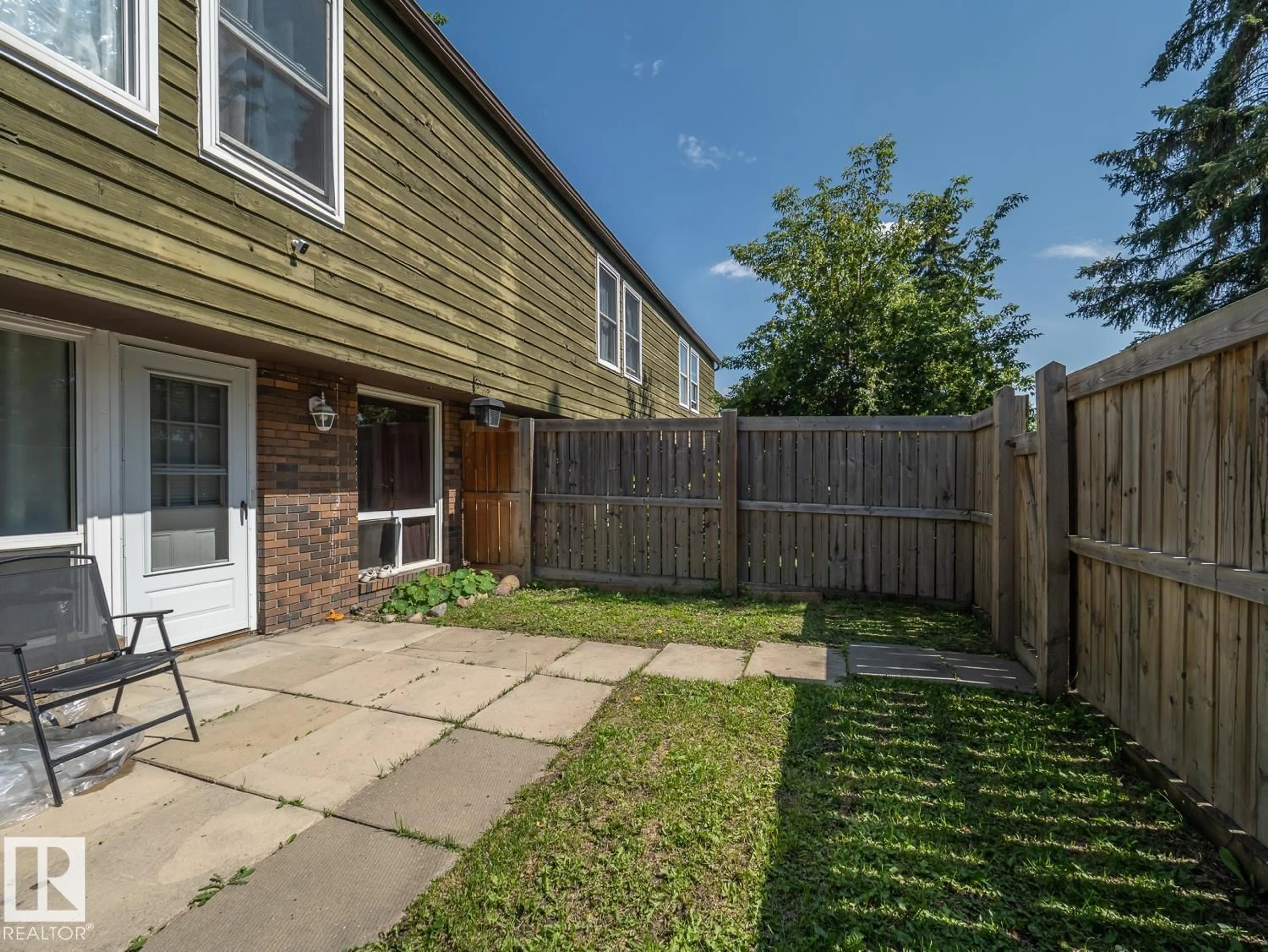 A pic from outside/outdoor area/front of a property/back of a property/a pic from drone, street for 510 ABBOTTSFIELD RD, Edmonton Alberta T5W4R3