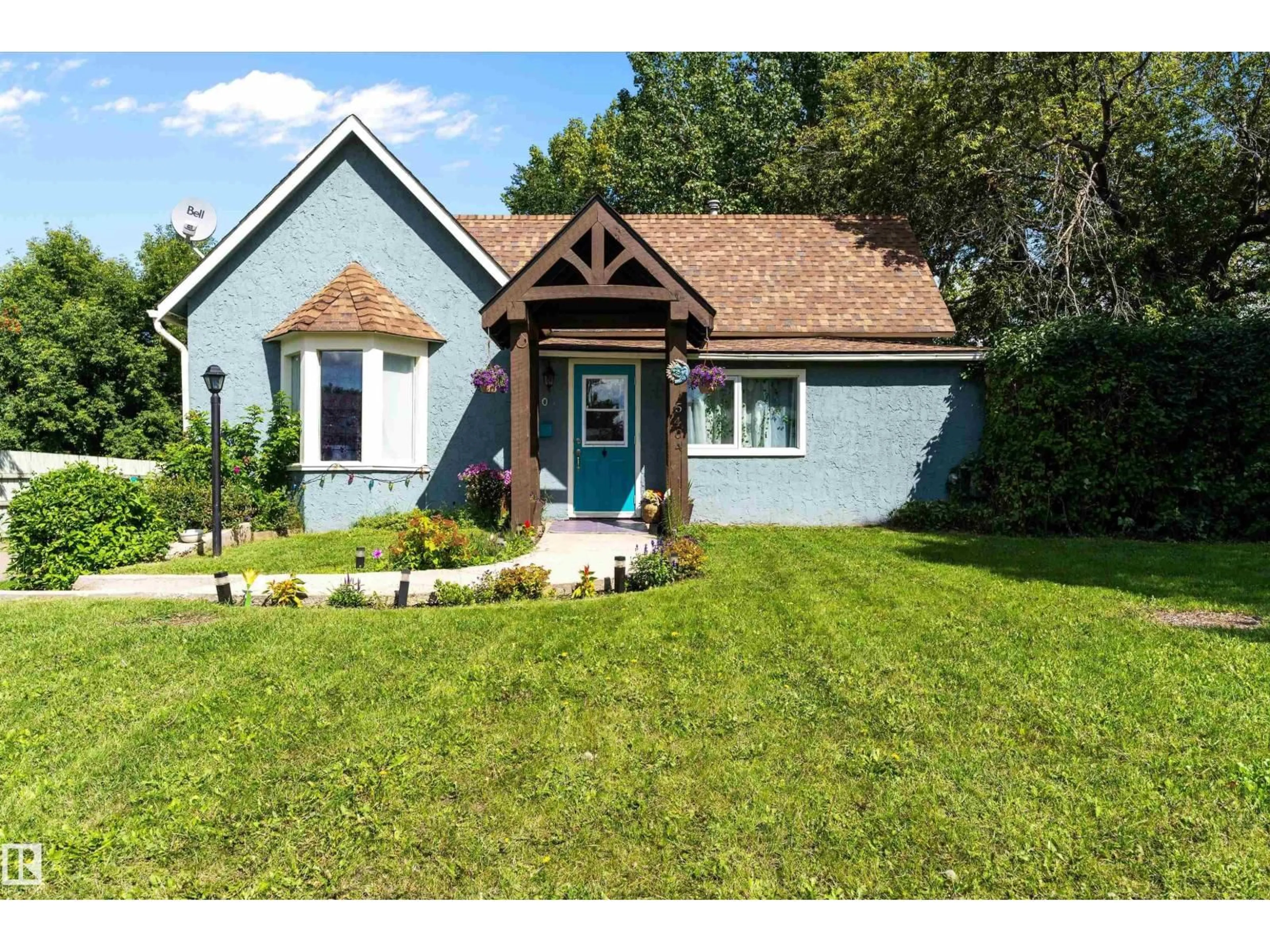 Home with vinyl exterior material, street for 5404 45 AV, Wetaskiwin Alberta T9A0E9