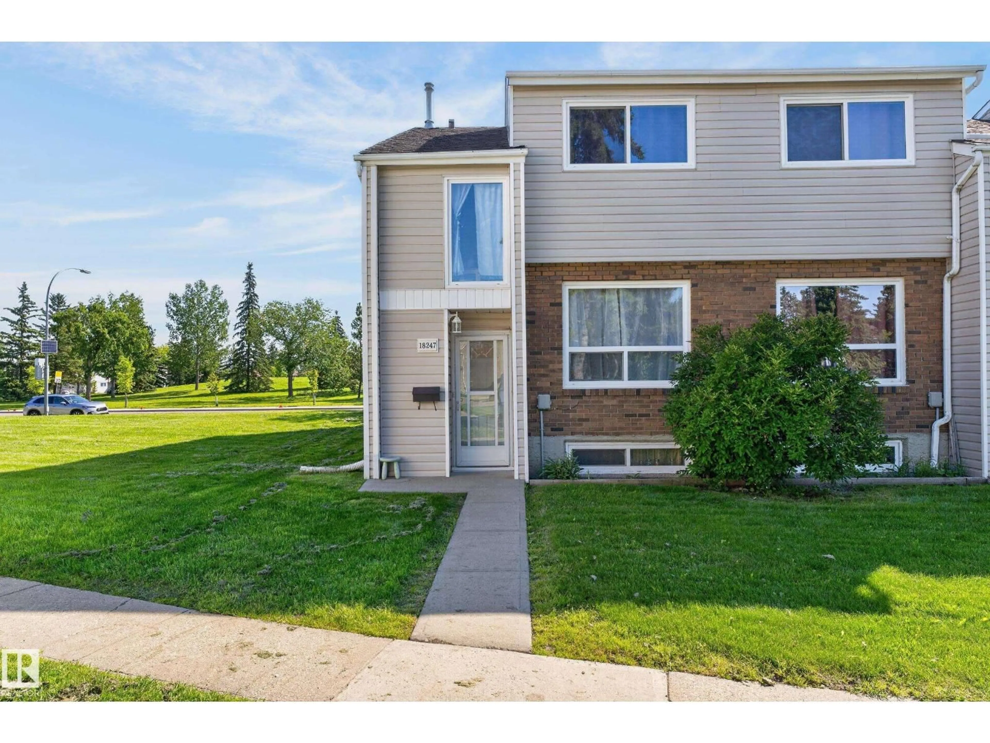 Unknown for 18247 93 AV, Edmonton Alberta T5T1V2