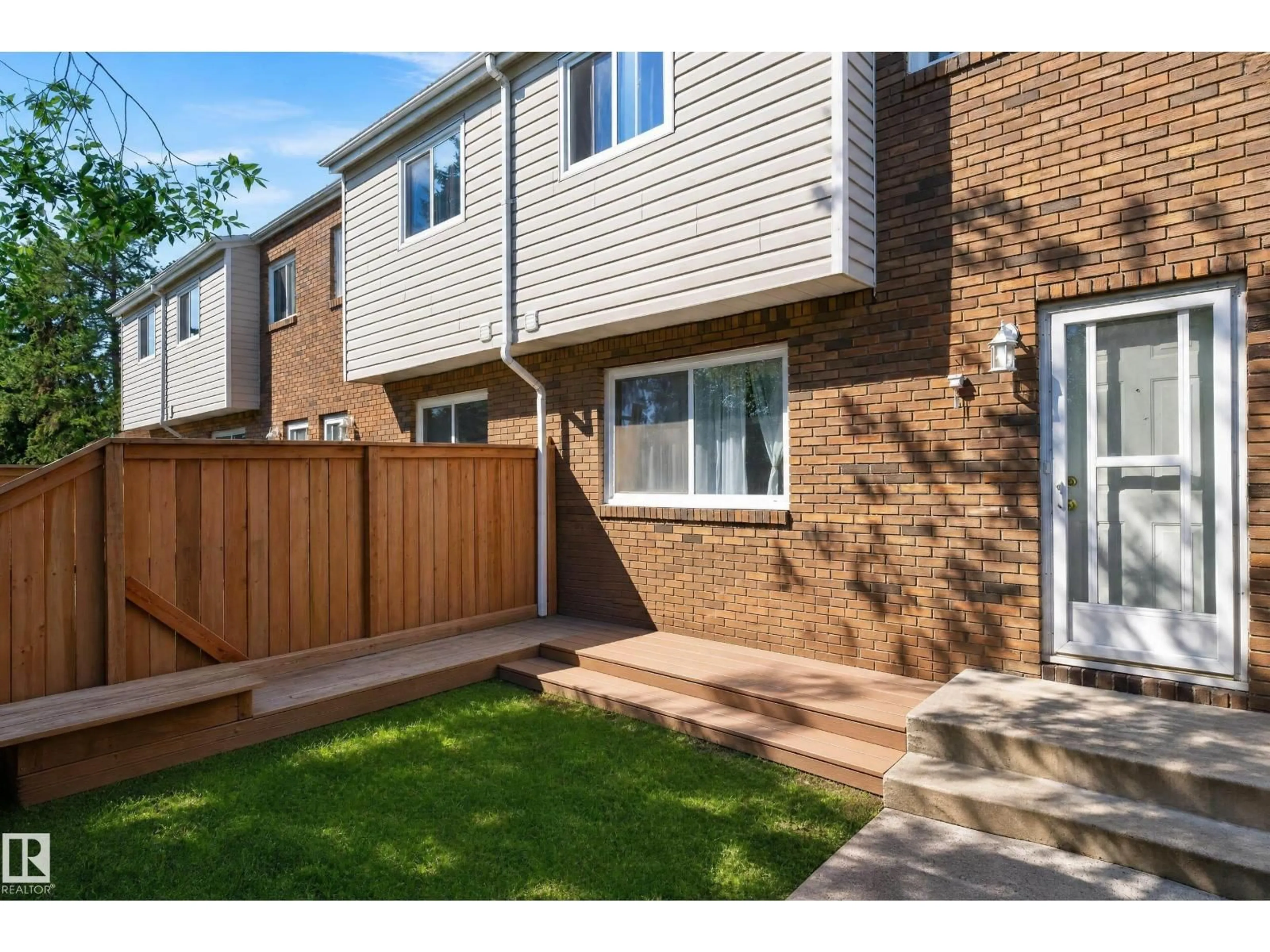 Unknown for 18247 93 AV, Edmonton Alberta T5T1V2