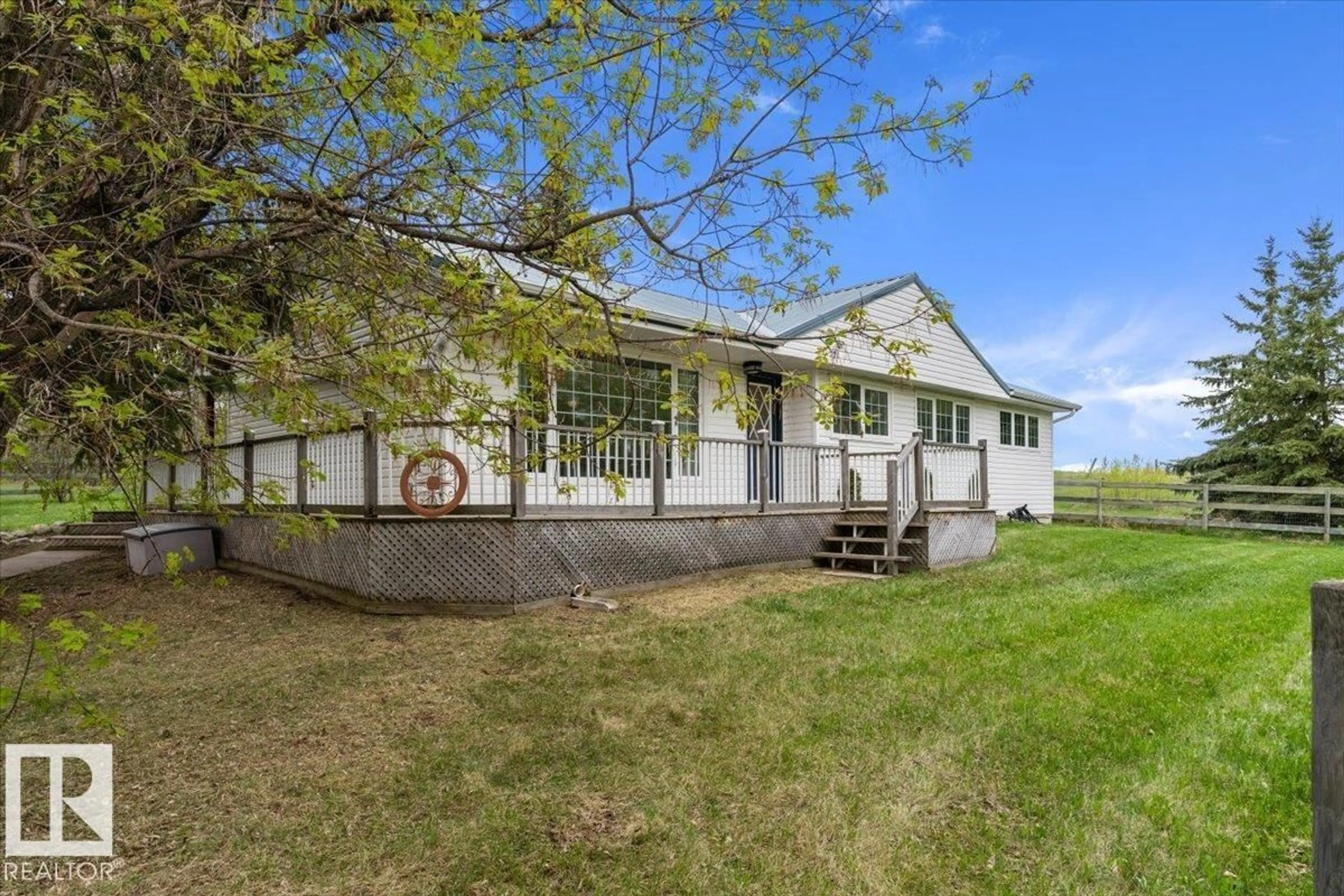 A pic from outside/outdoor area/front of a property/back of a property/a pic from drone, unknown for 20511 TWP RD 502, Rural Beaver County Alberta T0B4J2