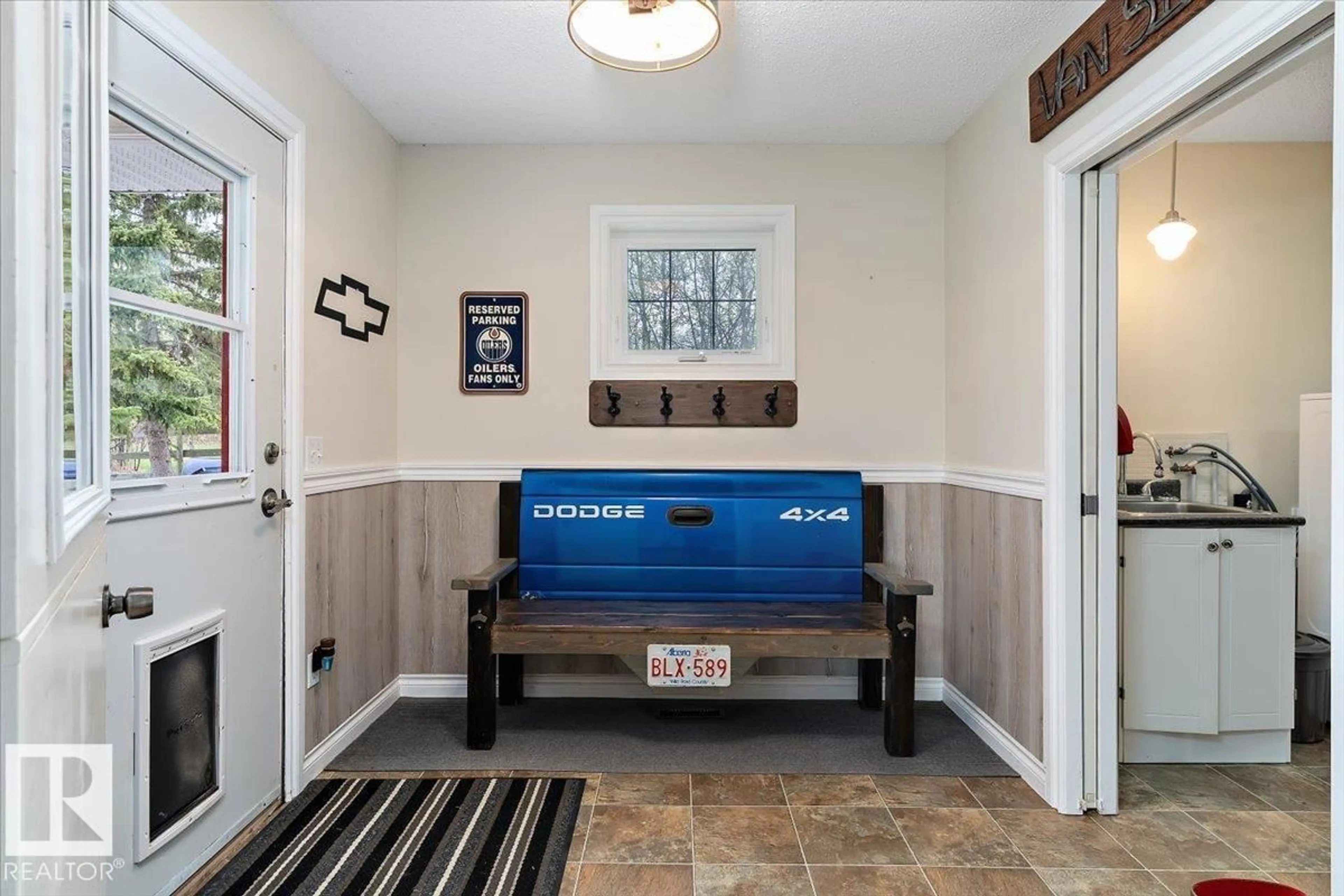 Indoor entryway for 20511 TWP RD 502, Rural Beaver County Alberta T0B4J2