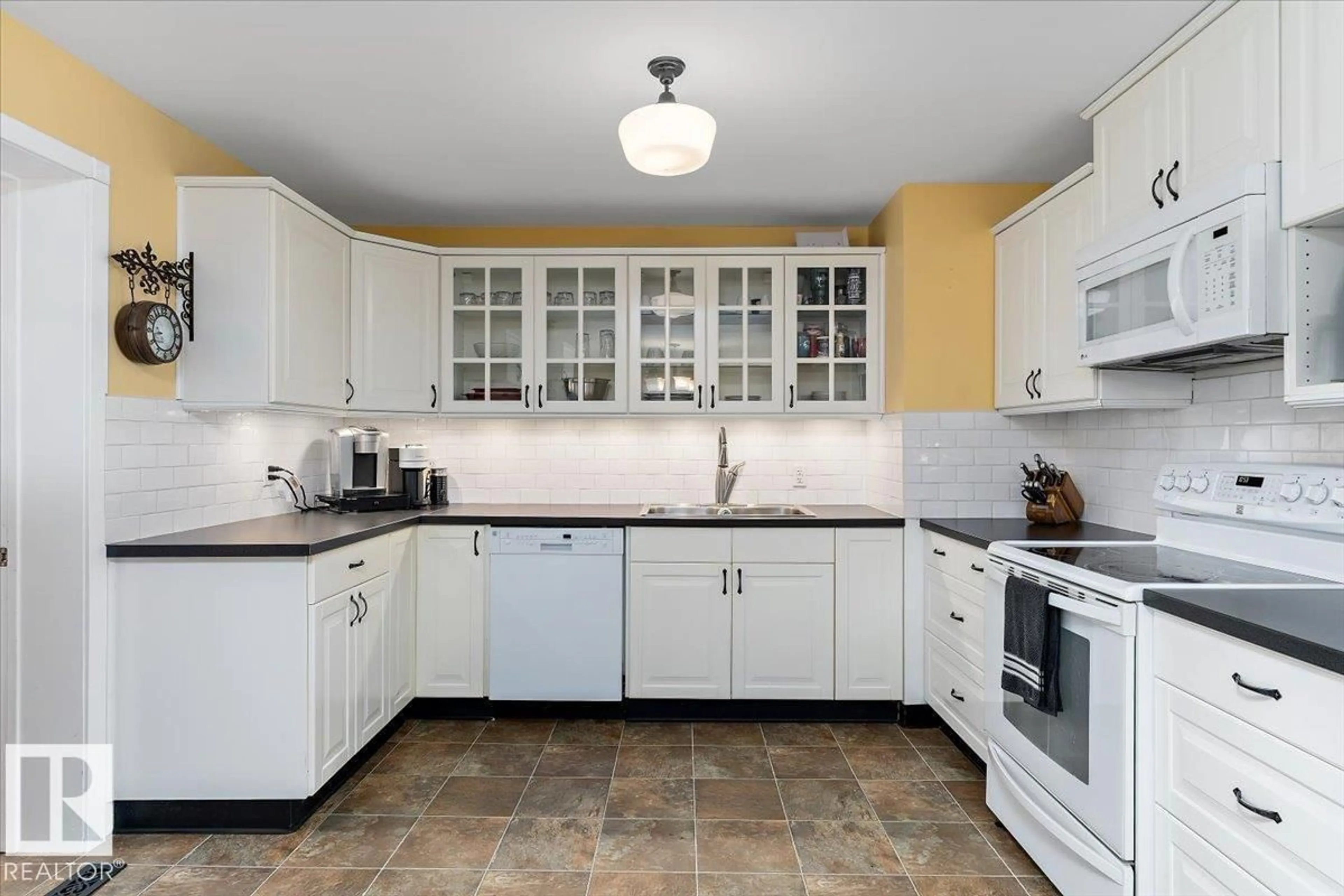 Standard kitchen, ceramic/tile floor for 20511 TWP RD 502, Rural Beaver County Alberta T0B4J2