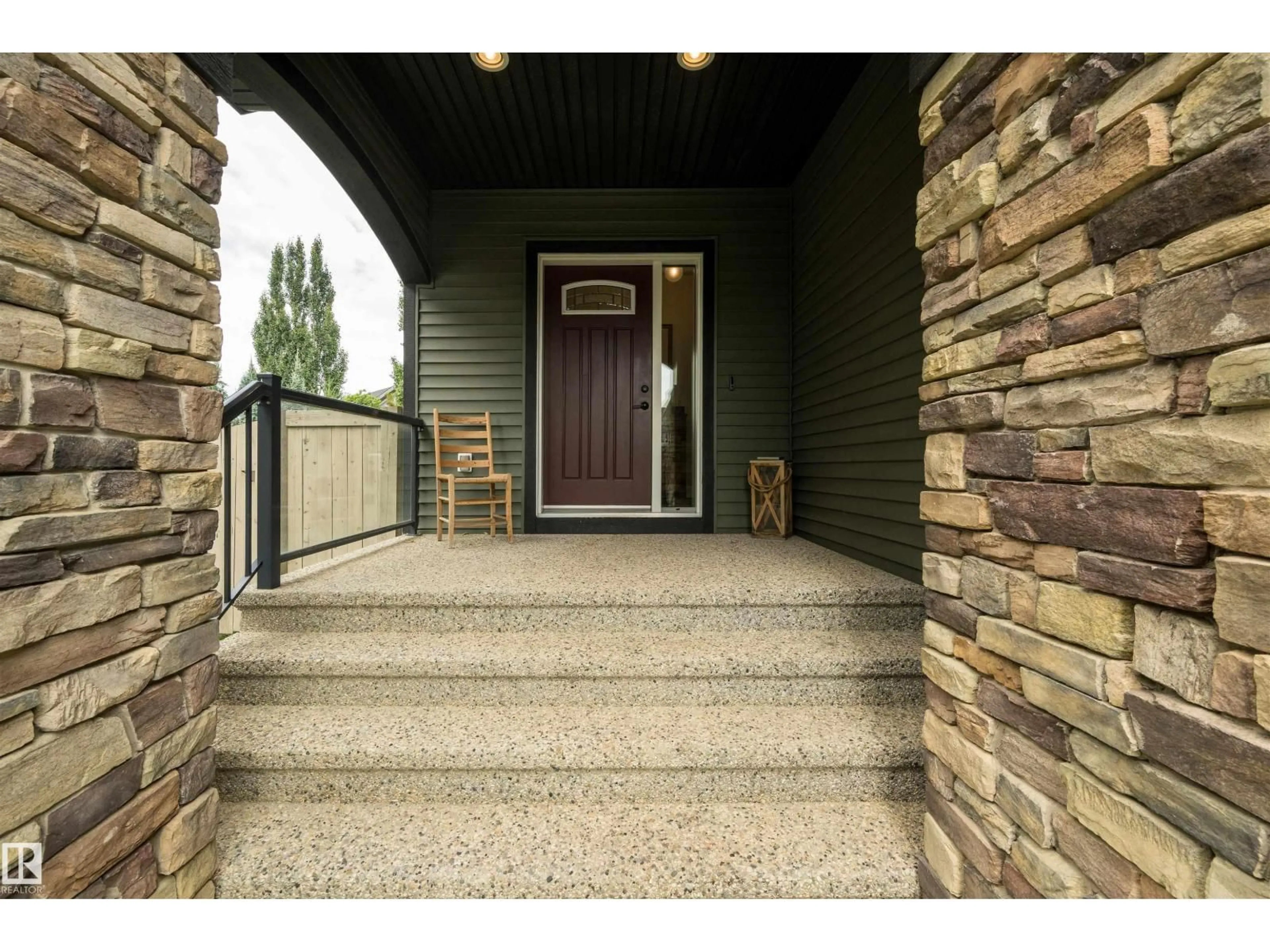 Indoor entryway for 3722 KIDD CR, Edmonton Alberta T6W2R1