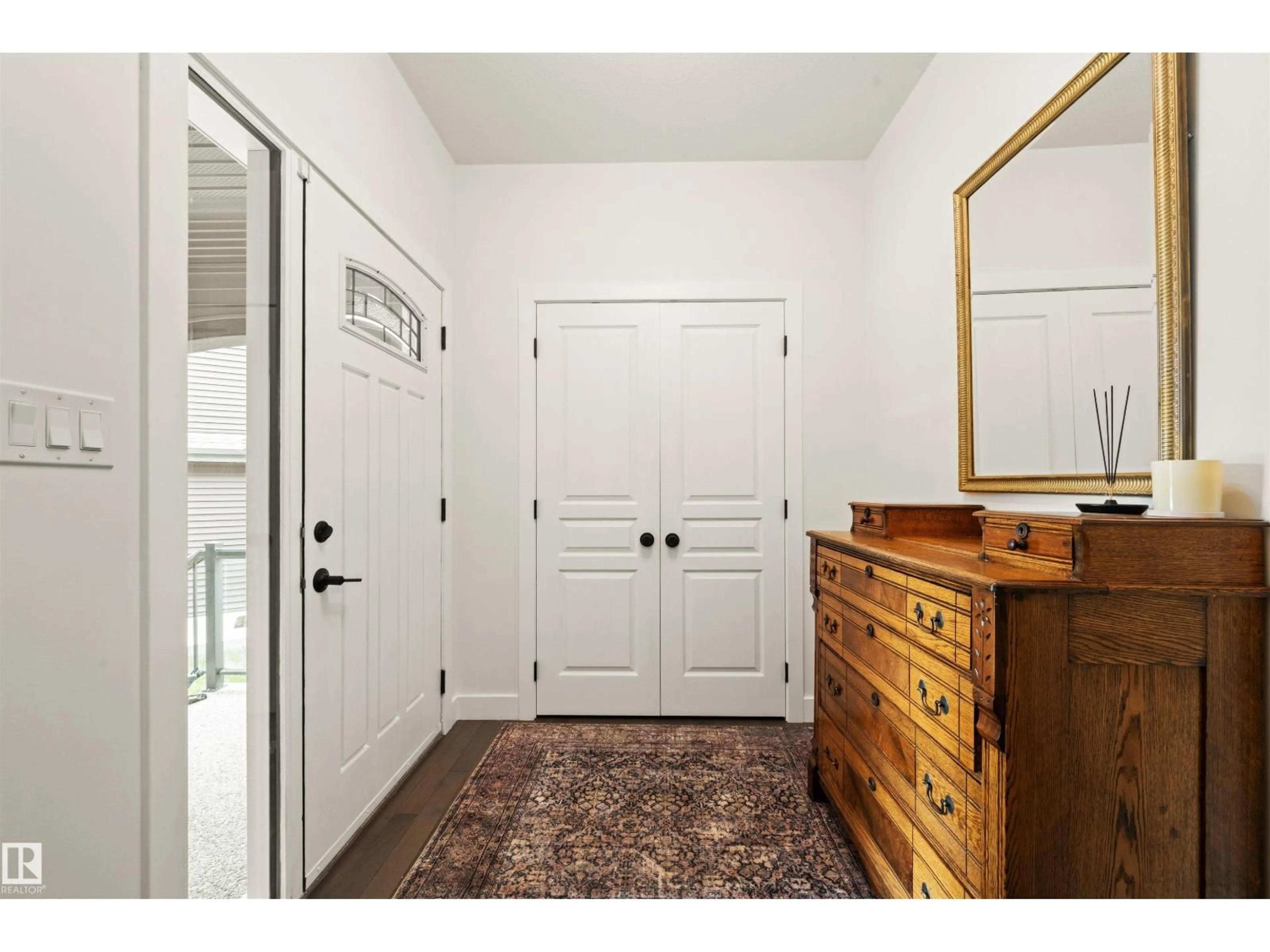 Indoor entryway for 3722 KIDD CR, Edmonton Alberta T6W2R1