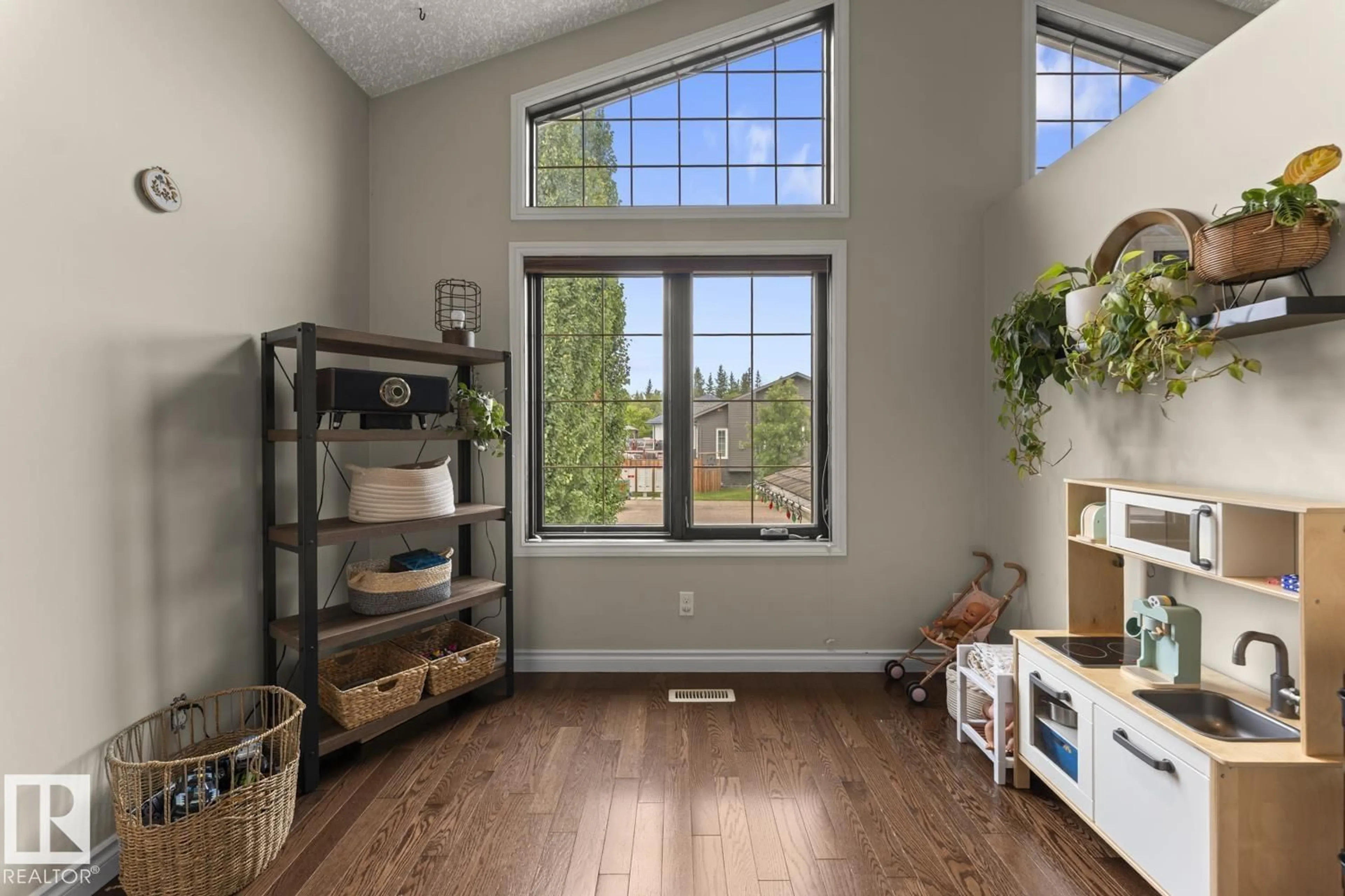 Indoor entryway for 2303 2 AV, Cold Lake Alberta T9M0A8