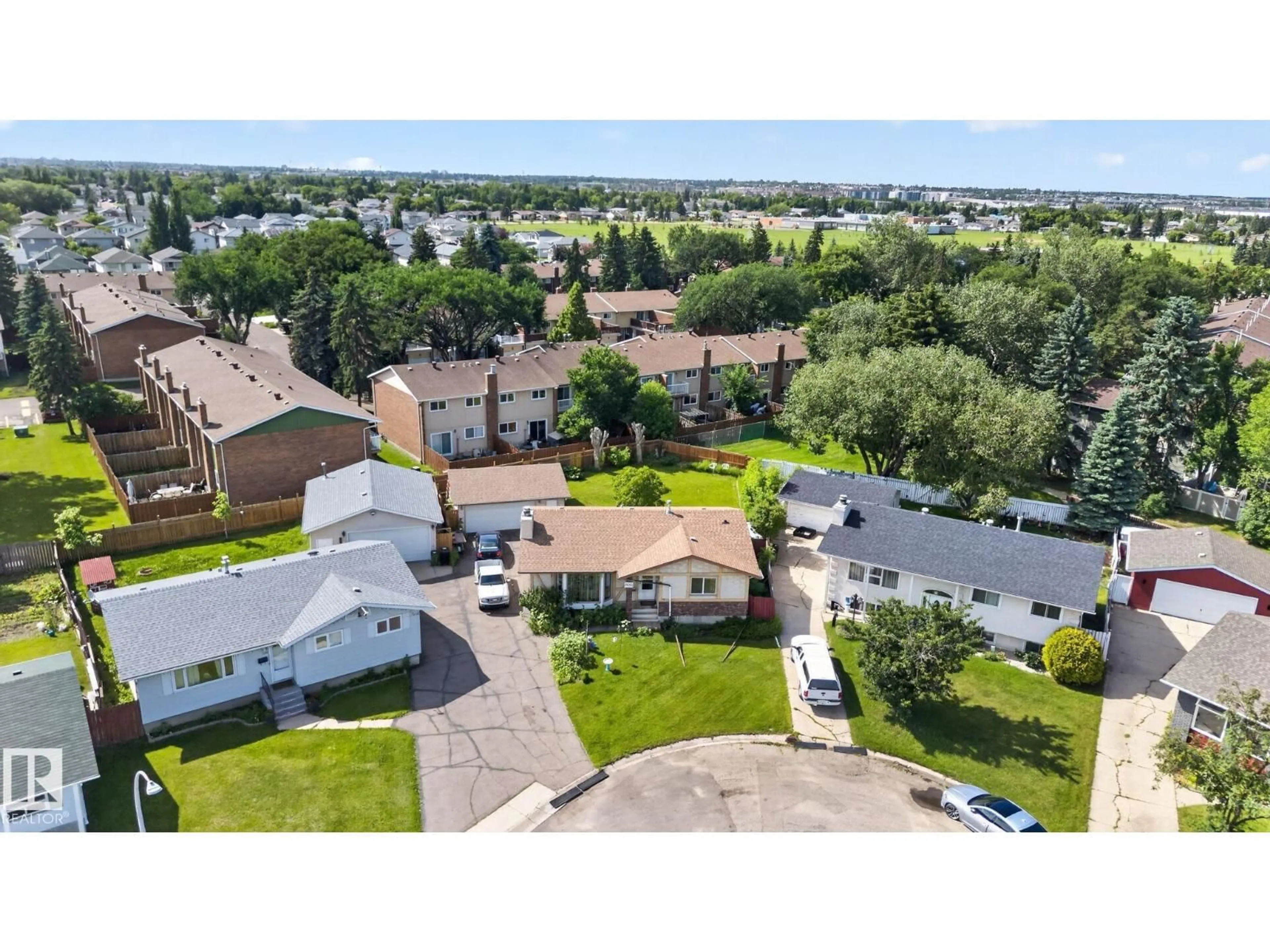 A pic from outside/outdoor area/front of a property/back of a property/a pic from drone, street for 13050 32A ST, Edmonton Alberta T5A3E5