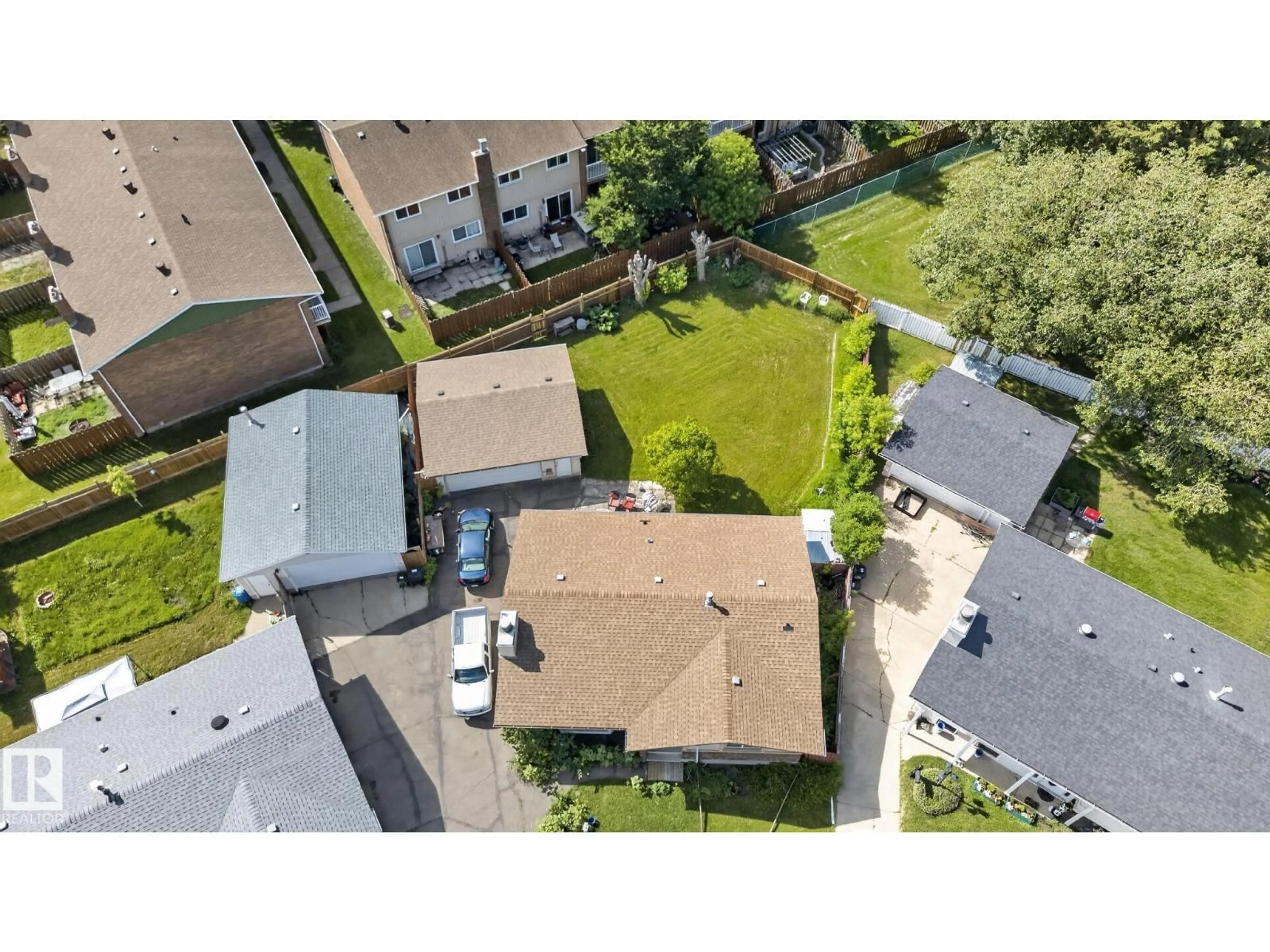 A pic from outside/outdoor area/front of a property/back of a property/a pic from drone, street for 13050 32A ST, Edmonton Alberta T5A3E5