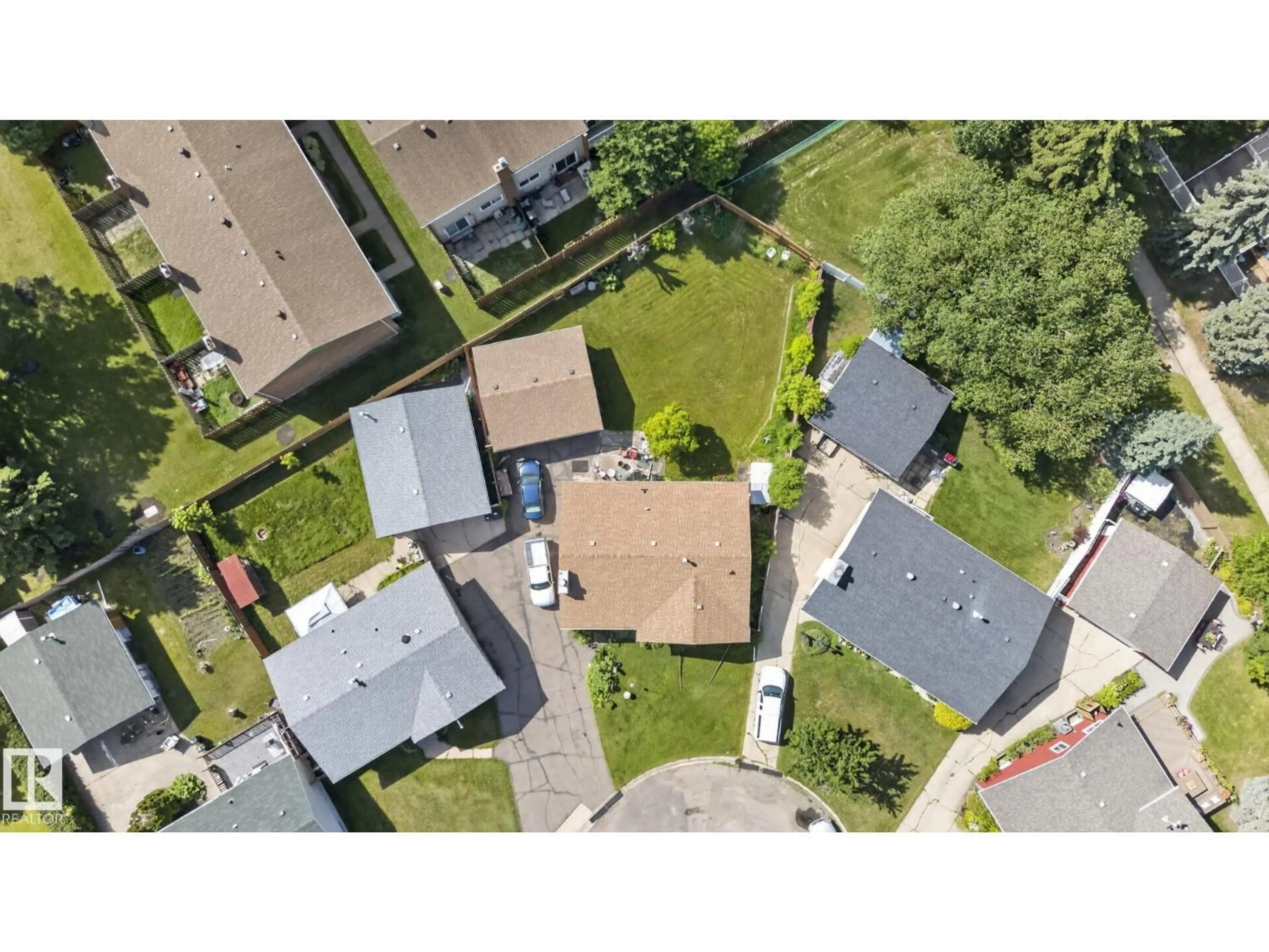 A pic from outside/outdoor area/front of a property/back of a property/a pic from drone, street for 13050 32A ST, Edmonton Alberta T5A3E5