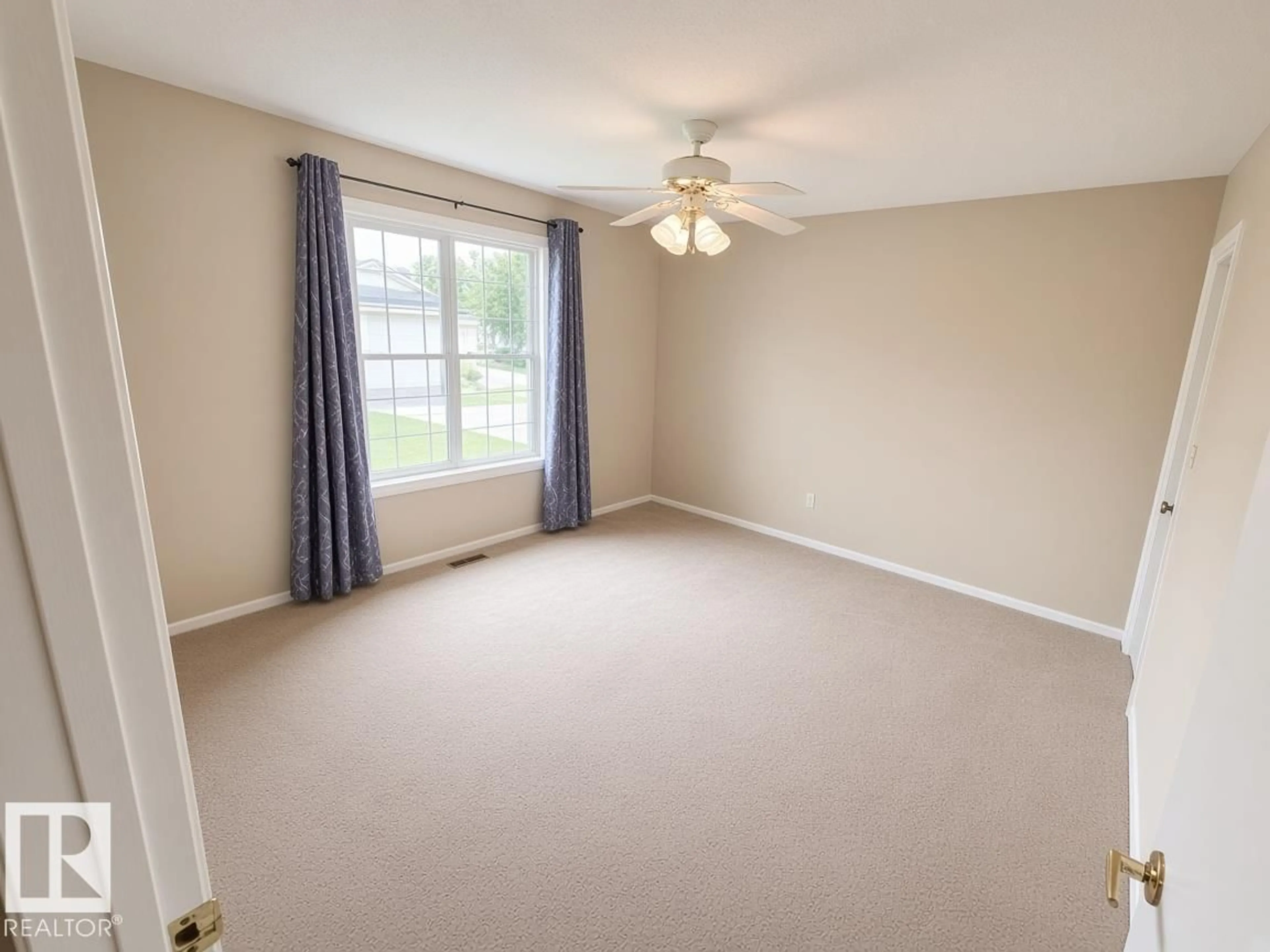 A pic of a room for NW - 1552 54 ST, Edmonton Alberta T6L6H4